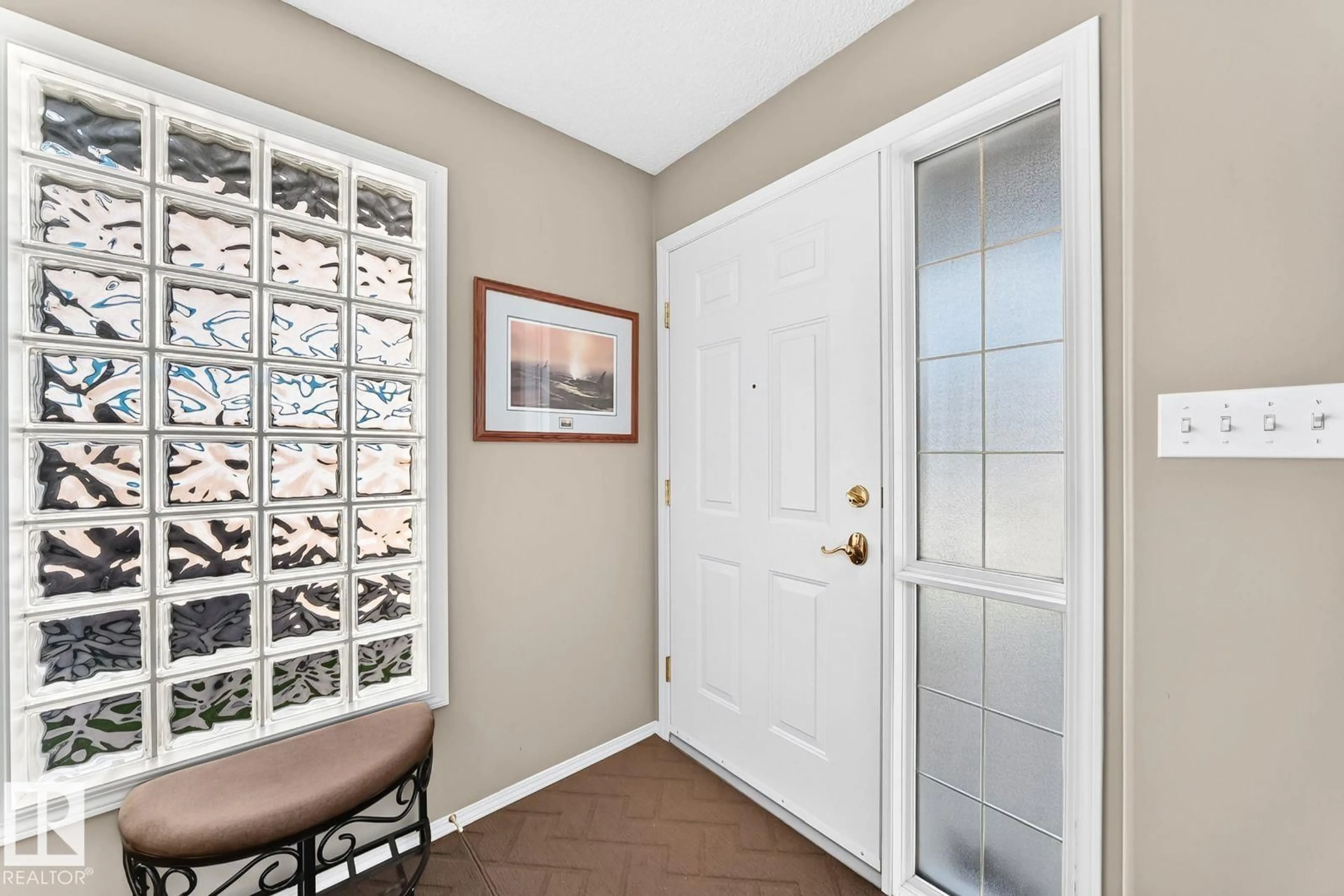 Indoor entryway for 27 ESTATES CT, Sherwood Park Alberta T8A1M9