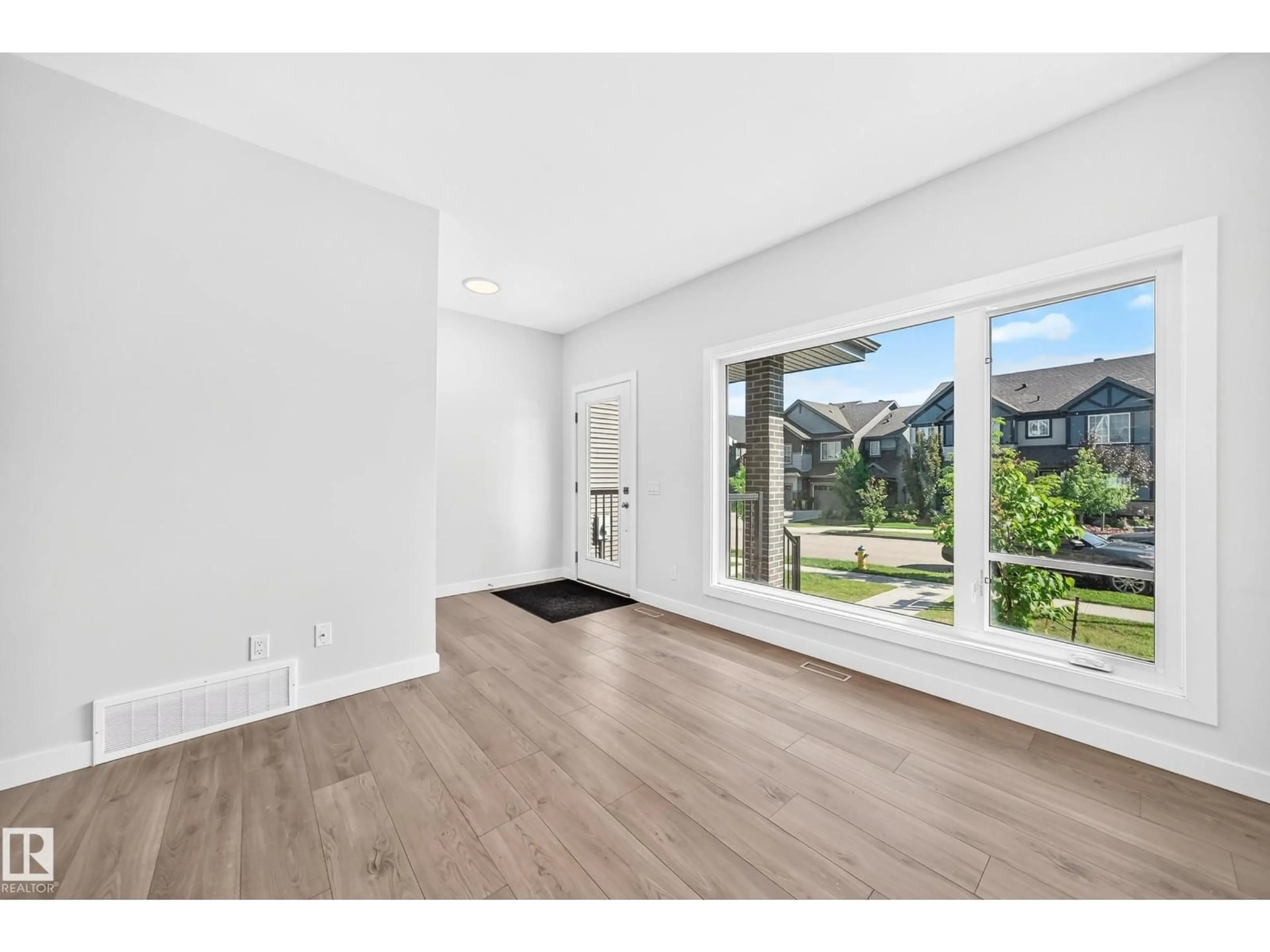 Indoor entryway for 3816 CHRUSTAWKA PL, Edmonton Alberta T6W4M9