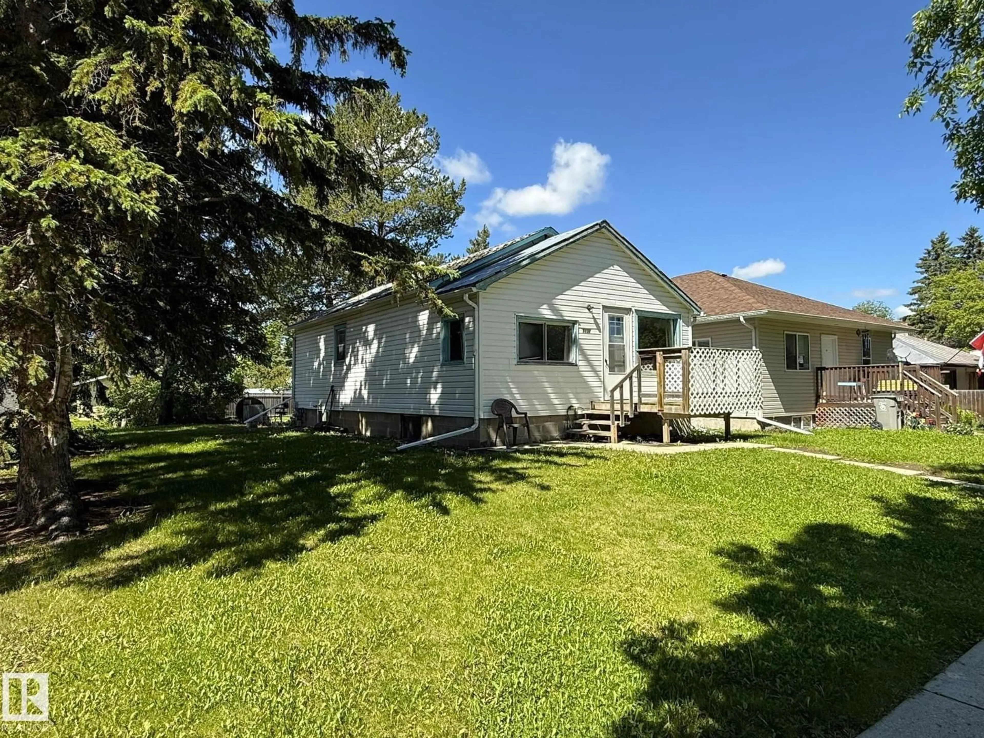A pic from outside/outdoor area/front of a property/back of a property/a pic from drone, street for 5132 52 ST, Warburg Alberta T0C2T0
