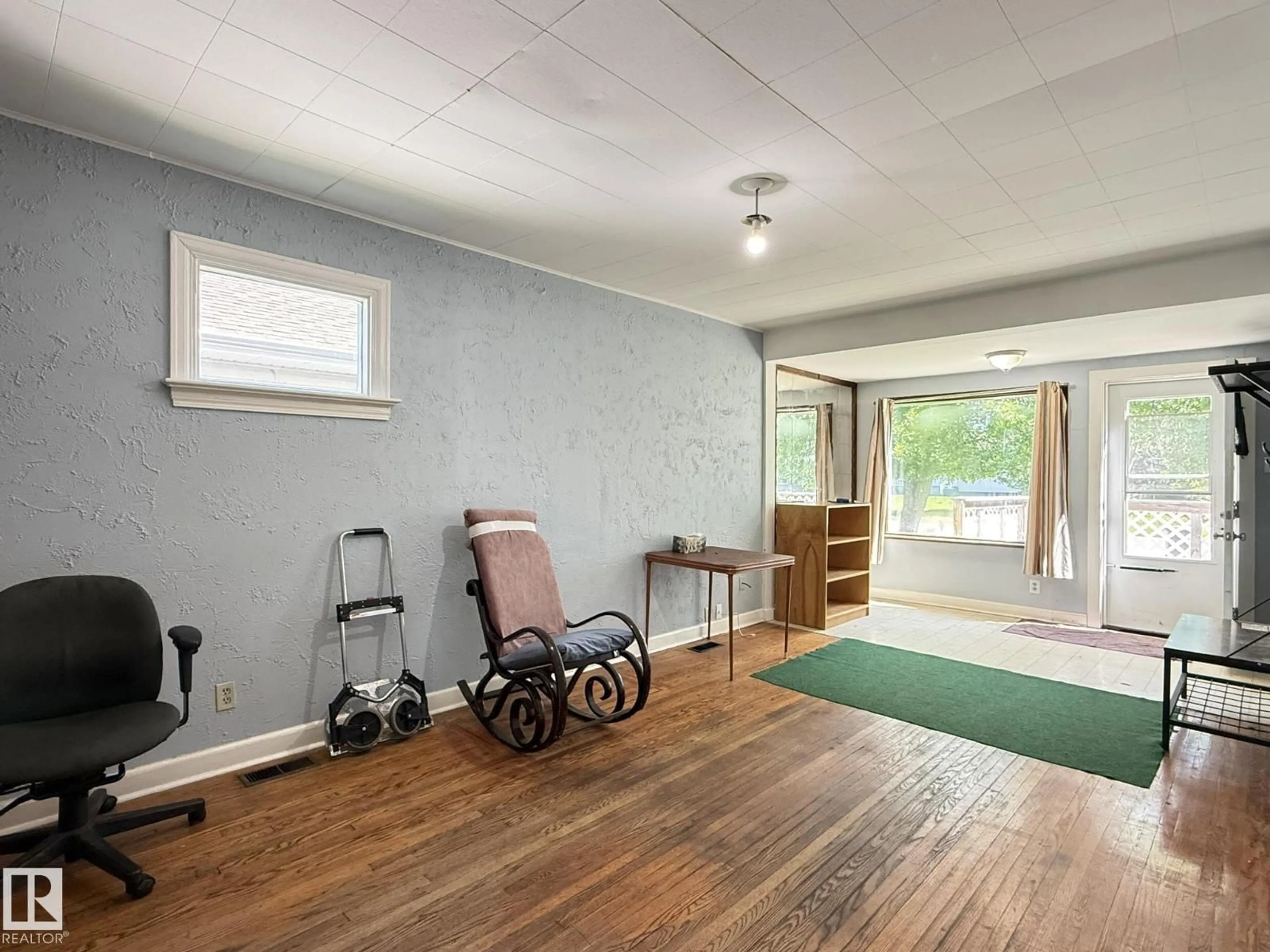A pic of a room for 5132 52 ST, Warburg Alberta T0C2T0