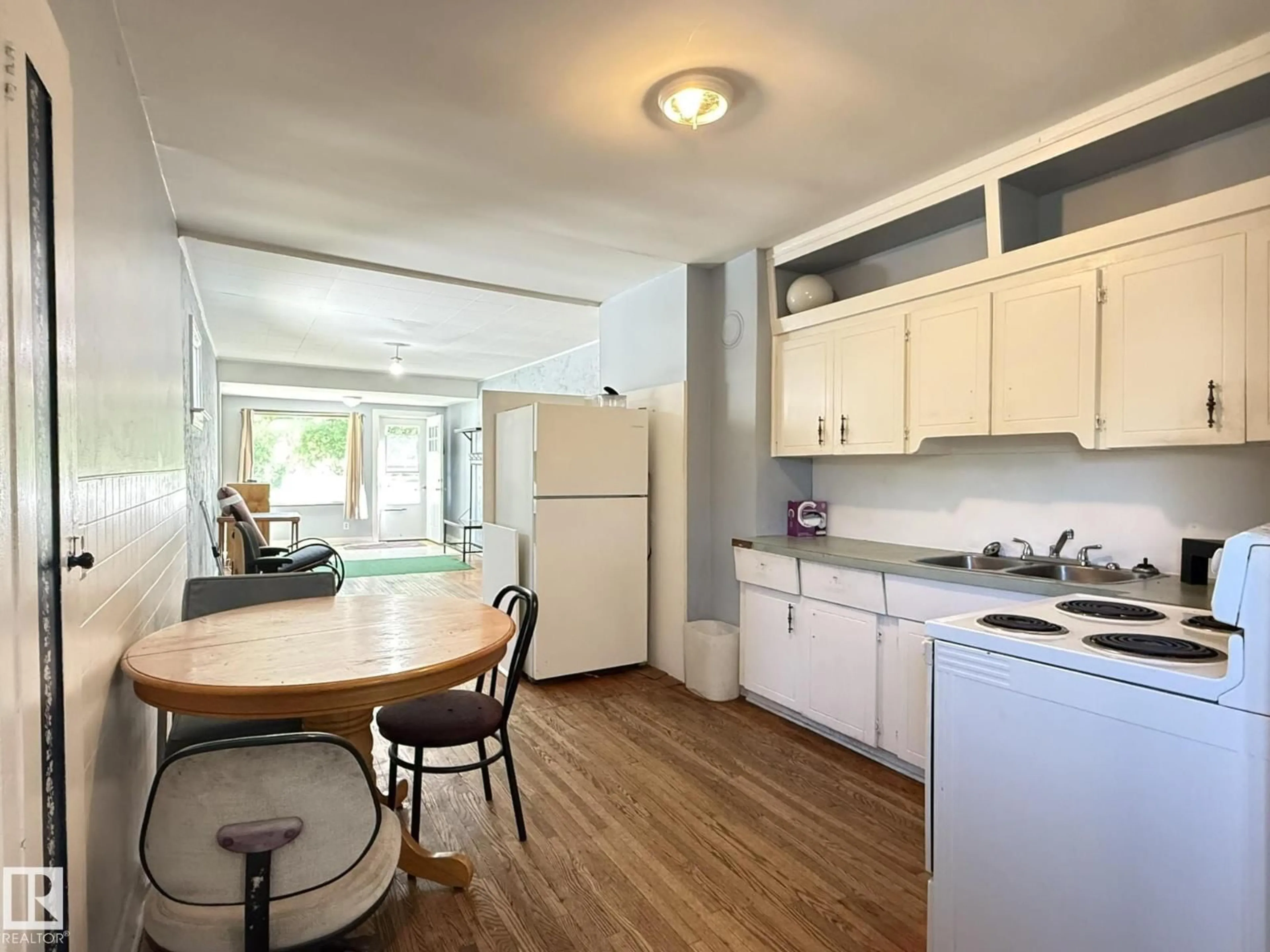 Standard kitchen, unknown for 5132 52 ST, Warburg Alberta T0C2T0
