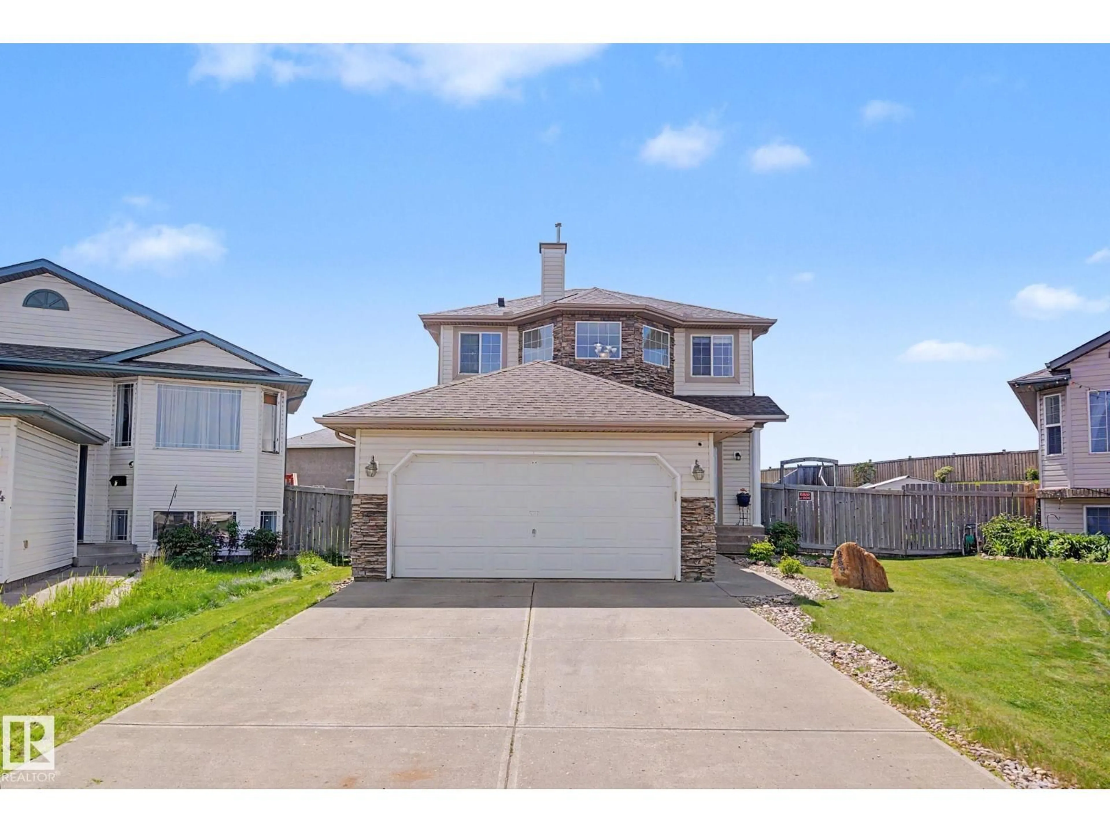 A pic from outside/outdoor area/front of a property/back of a property/a pic from drone, street for 262 DUNVEGAN RD, Edmonton Alberta T5L5E5