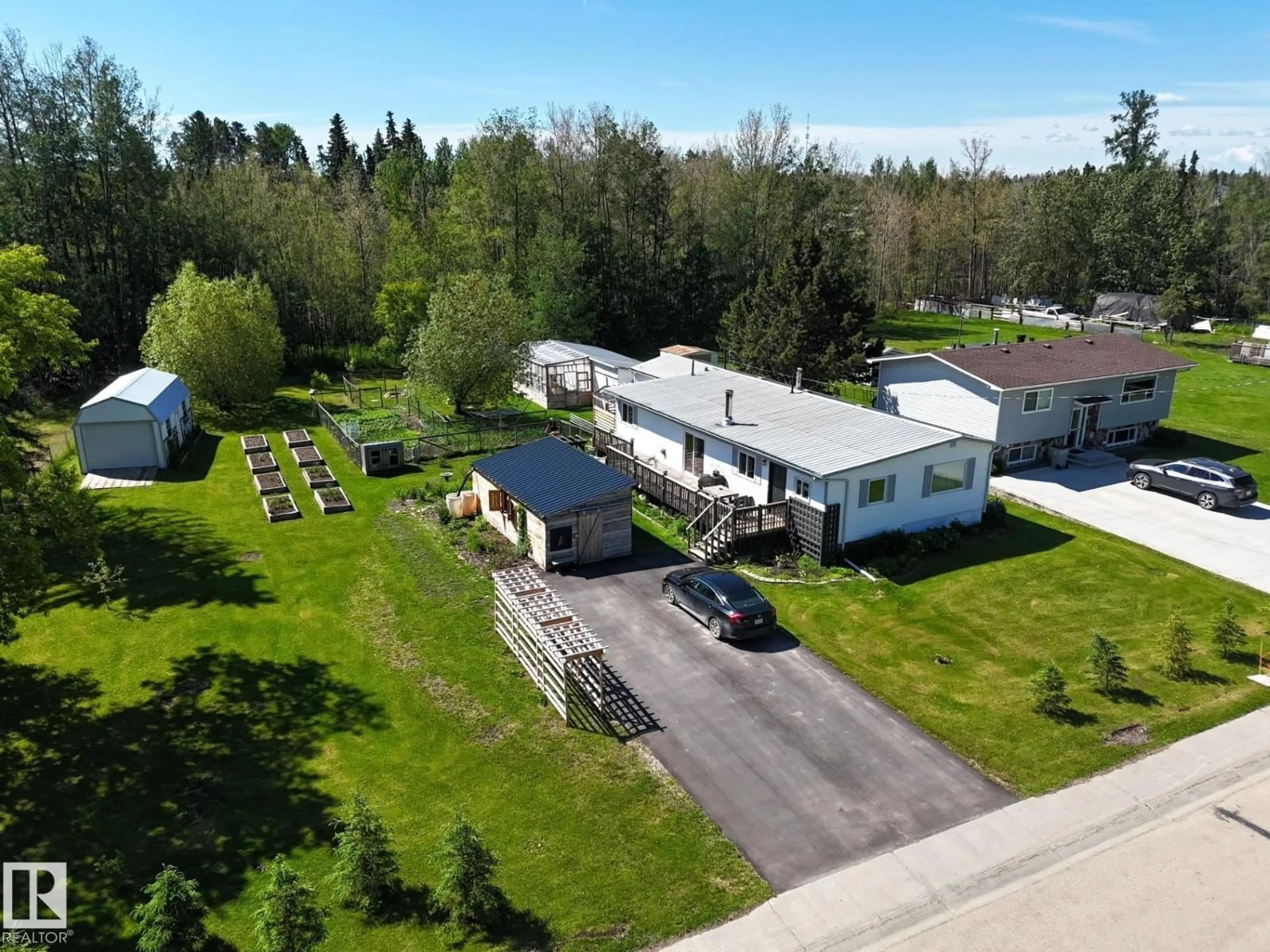 A pic from outside/outdoor area/front of a property/back of a property/a pic from drone, unknown for 4707 54 AV, Wildwood Alberta T0E2M0