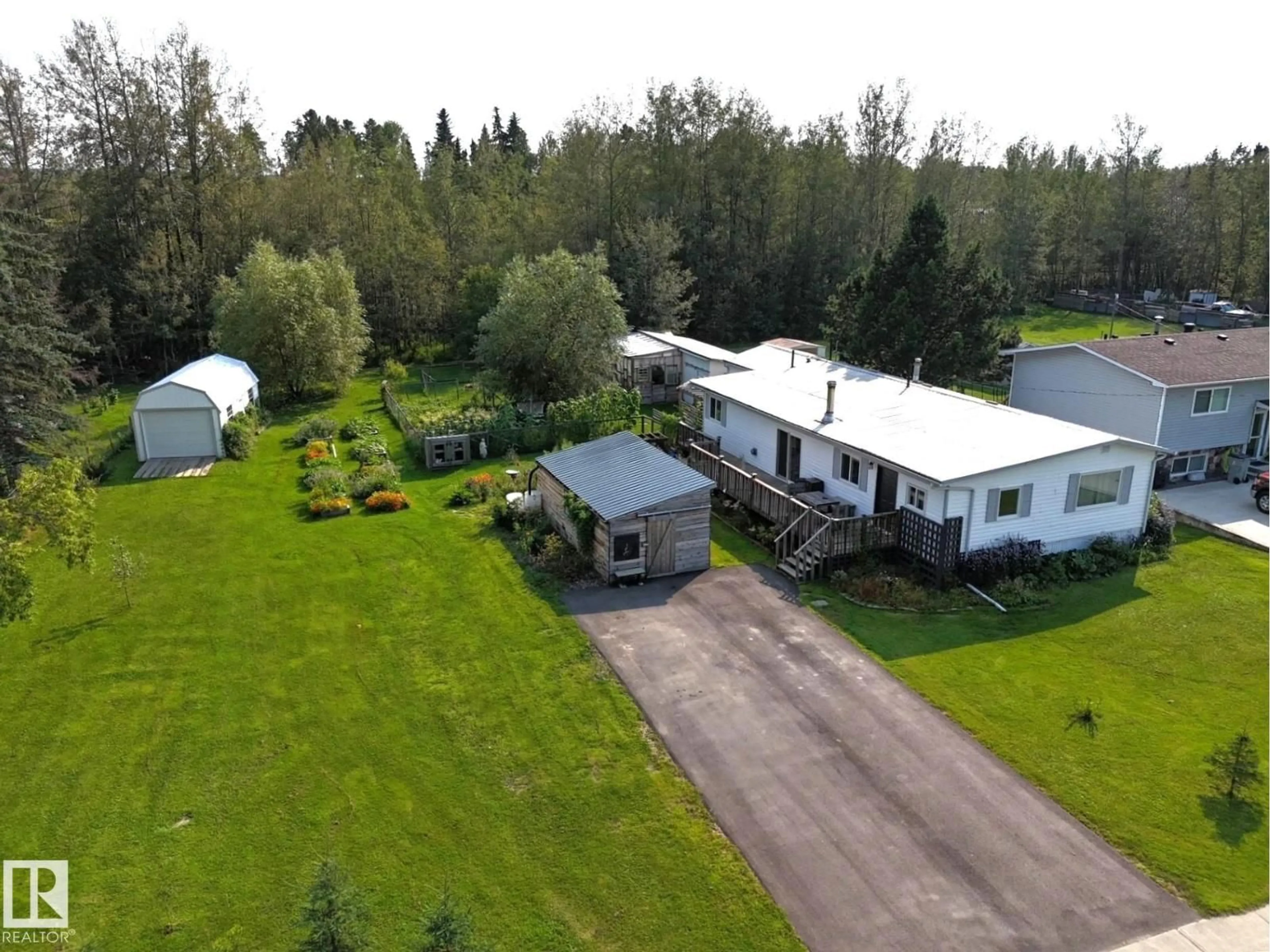 A pic from outside/outdoor area/front of a property/back of a property/a pic from drone, unknown for 4707 54 AV, Wildwood Alberta T0E2M0