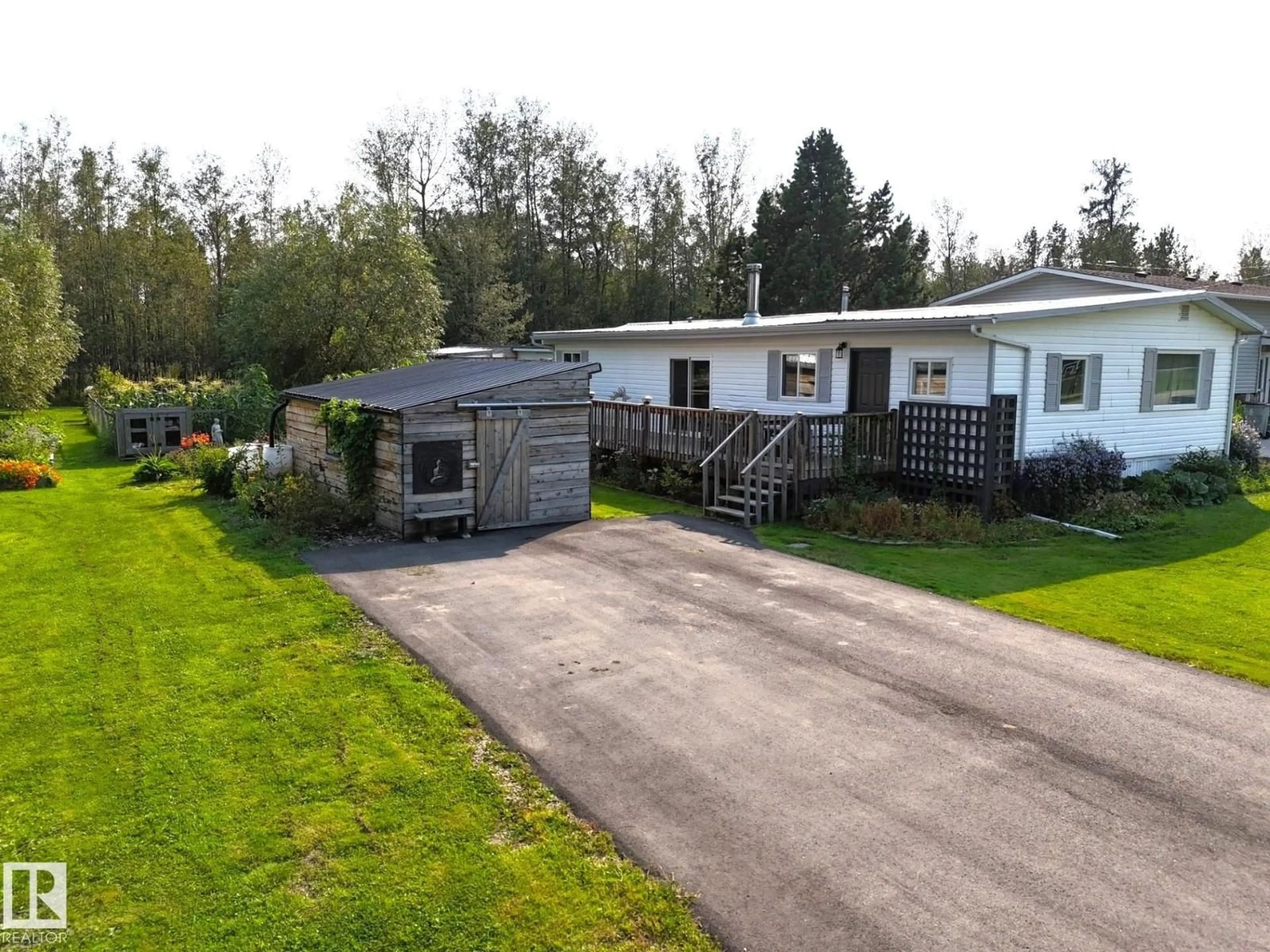 A pic from outside/outdoor area/front of a property/back of a property/a pic from drone, street for 4707 54 AV, Wildwood Alberta T0E2M0