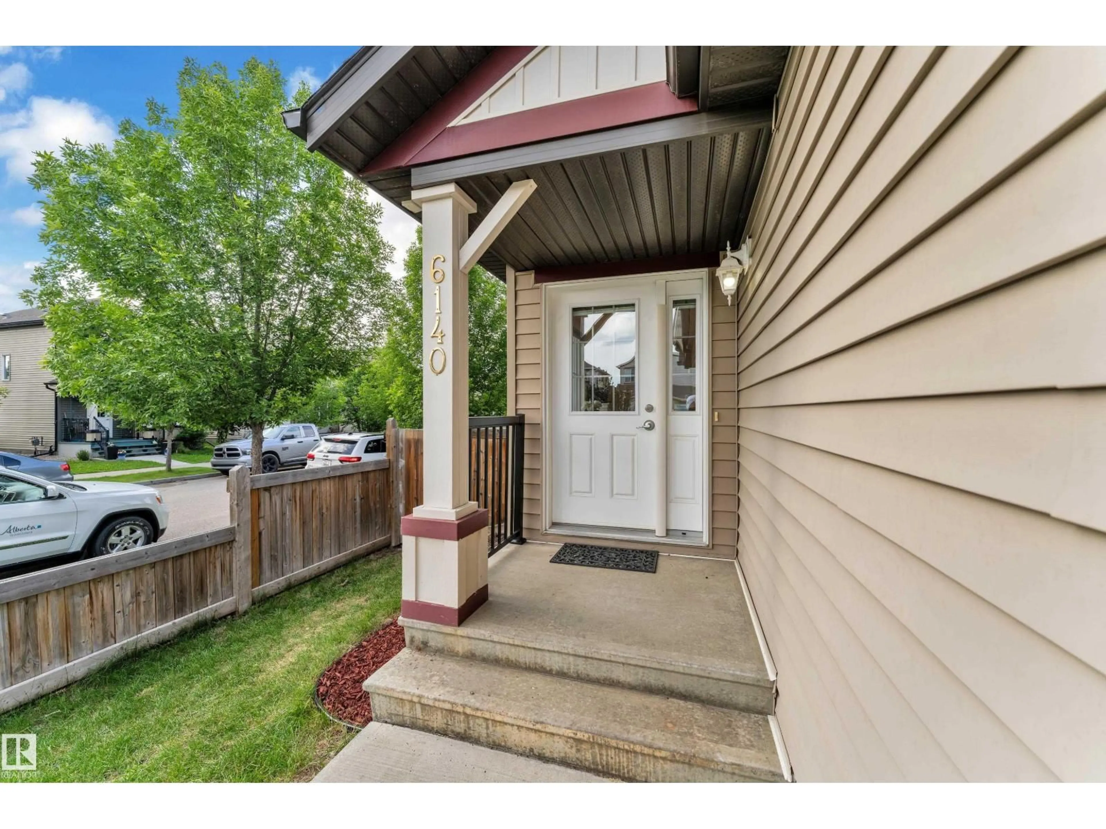 Indoor entryway for 6140 18 AV, Edmonton Alberta T6X0W2