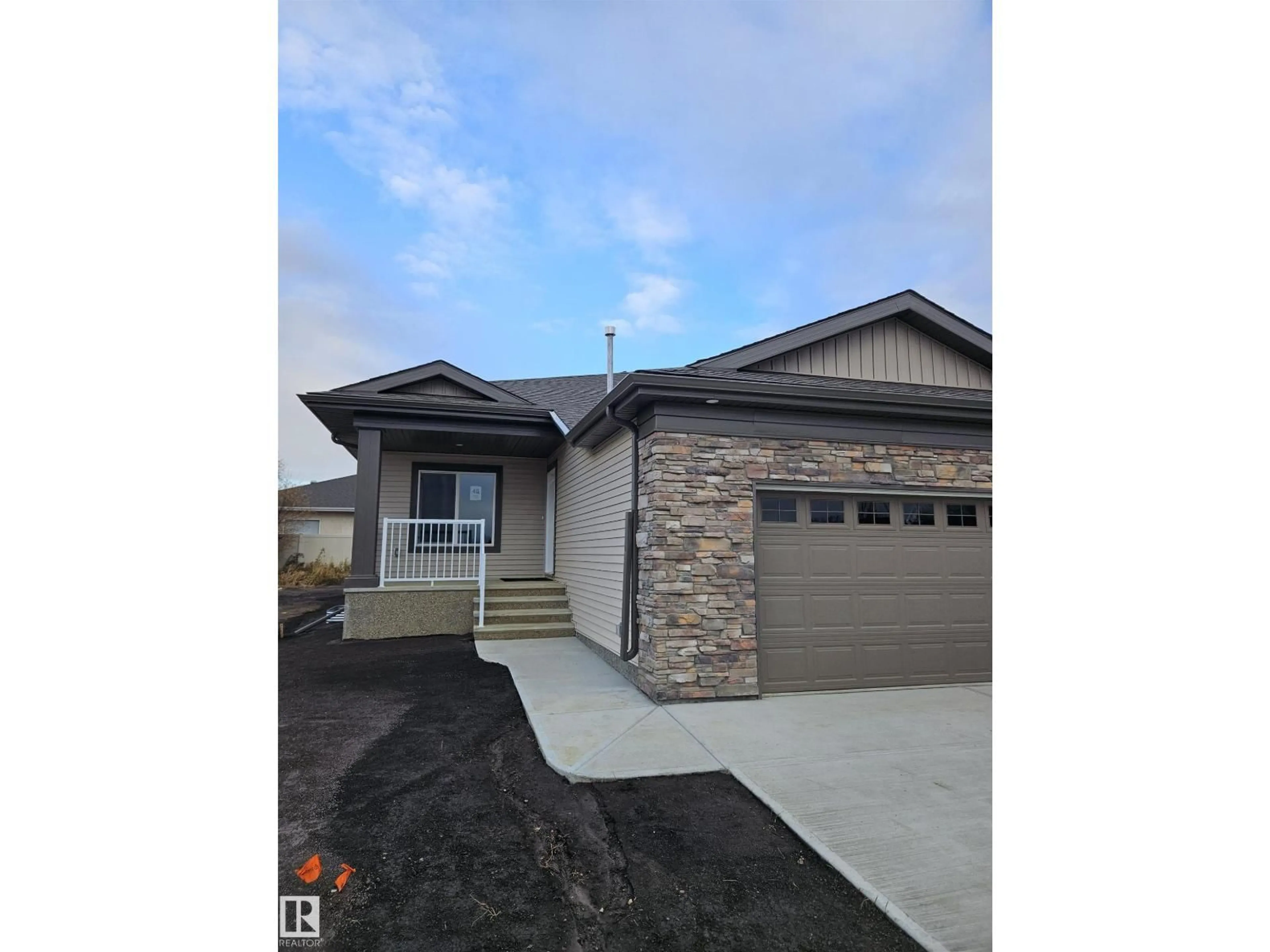 Unknown for 11 - 44 DALTON LI, Spruce Grove Alberta T7X4C4