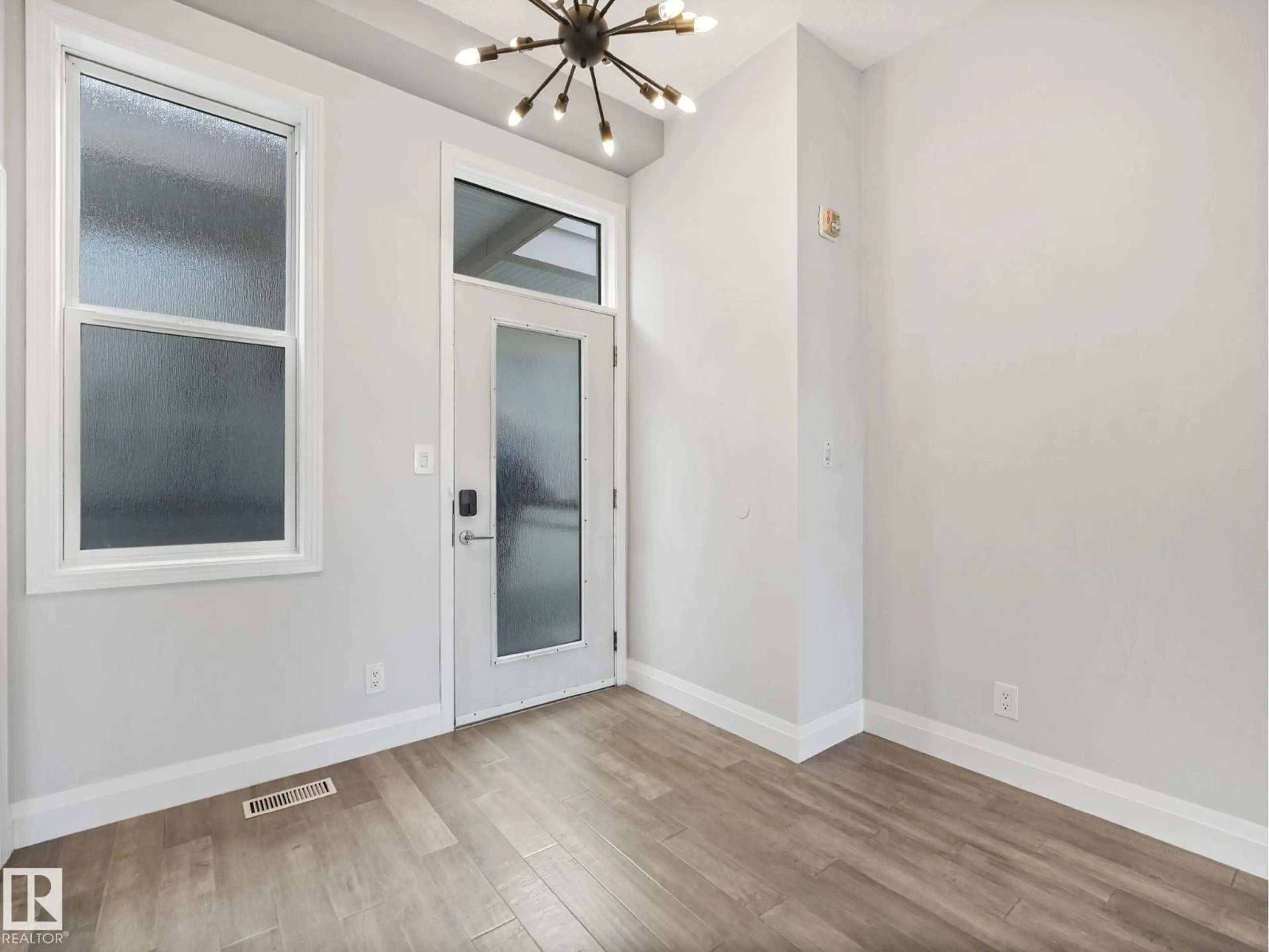 Indoor entryway for 456 - 10403 122 ST, Edmonton Alberta T5N4C1