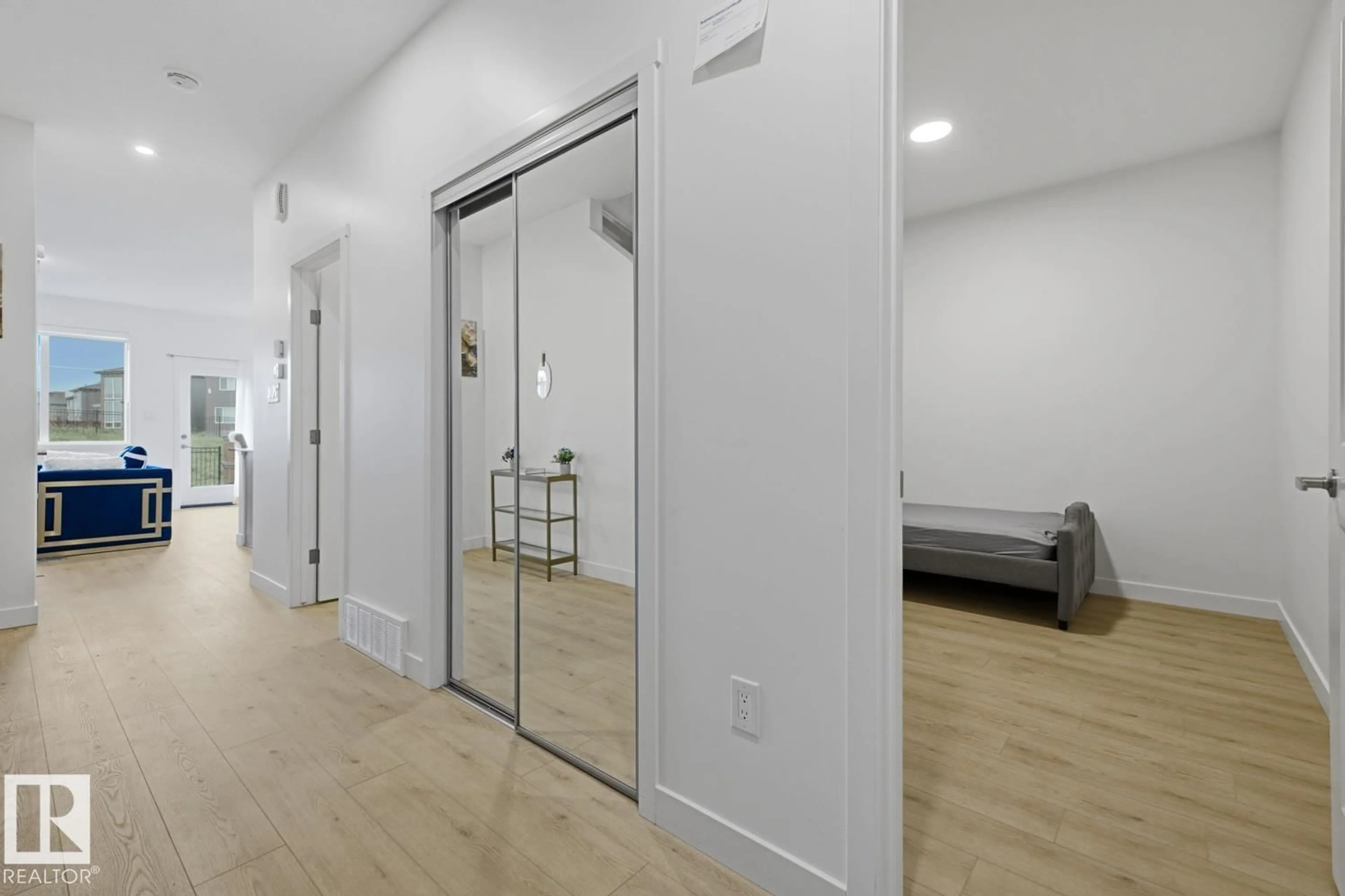 Indoor entryway for 22924 82 AVE AVE, Edmonton Alberta T5T4N5