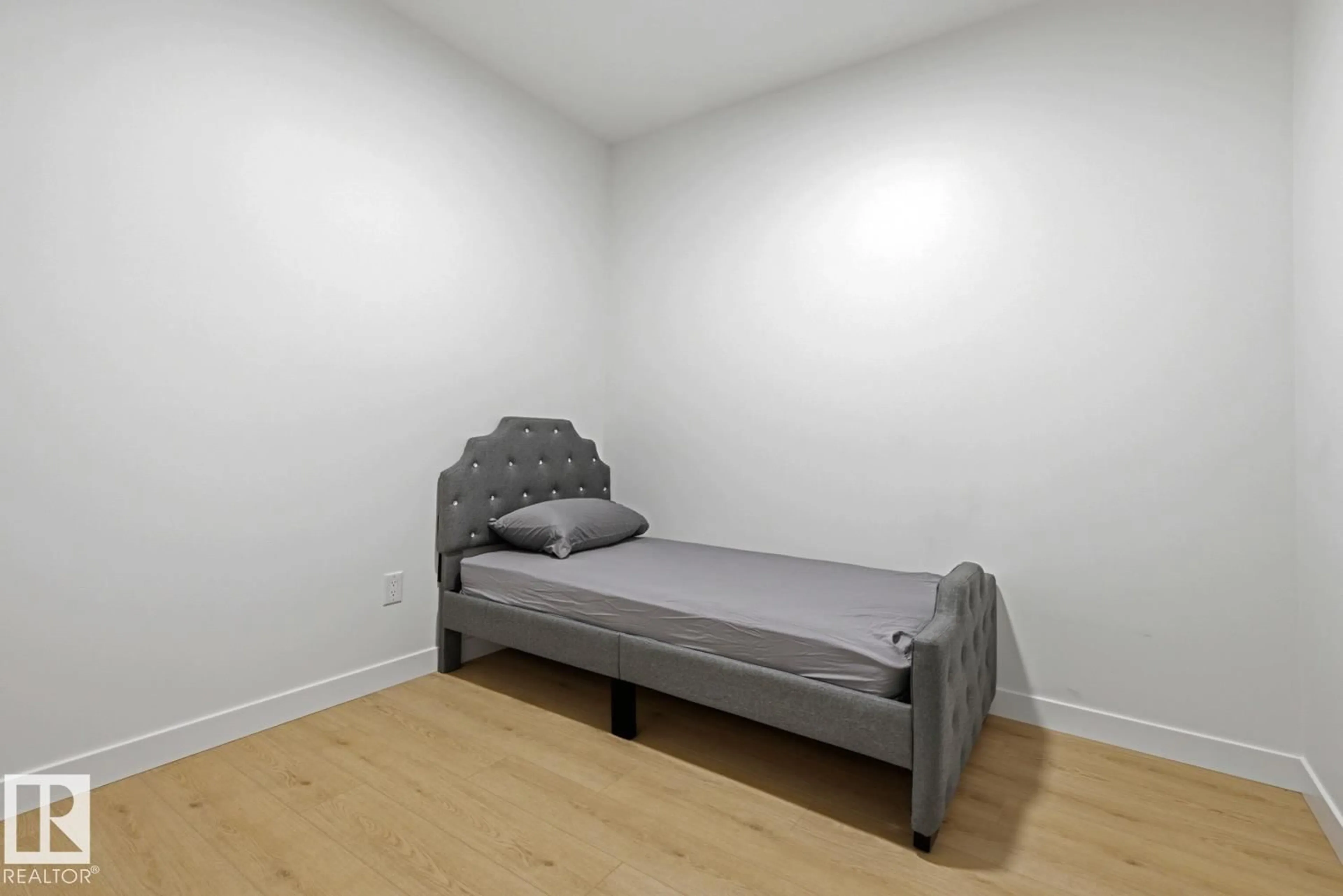 A pic of a room for 22924 82 AVE AVE, Edmonton Alberta T5T4N5