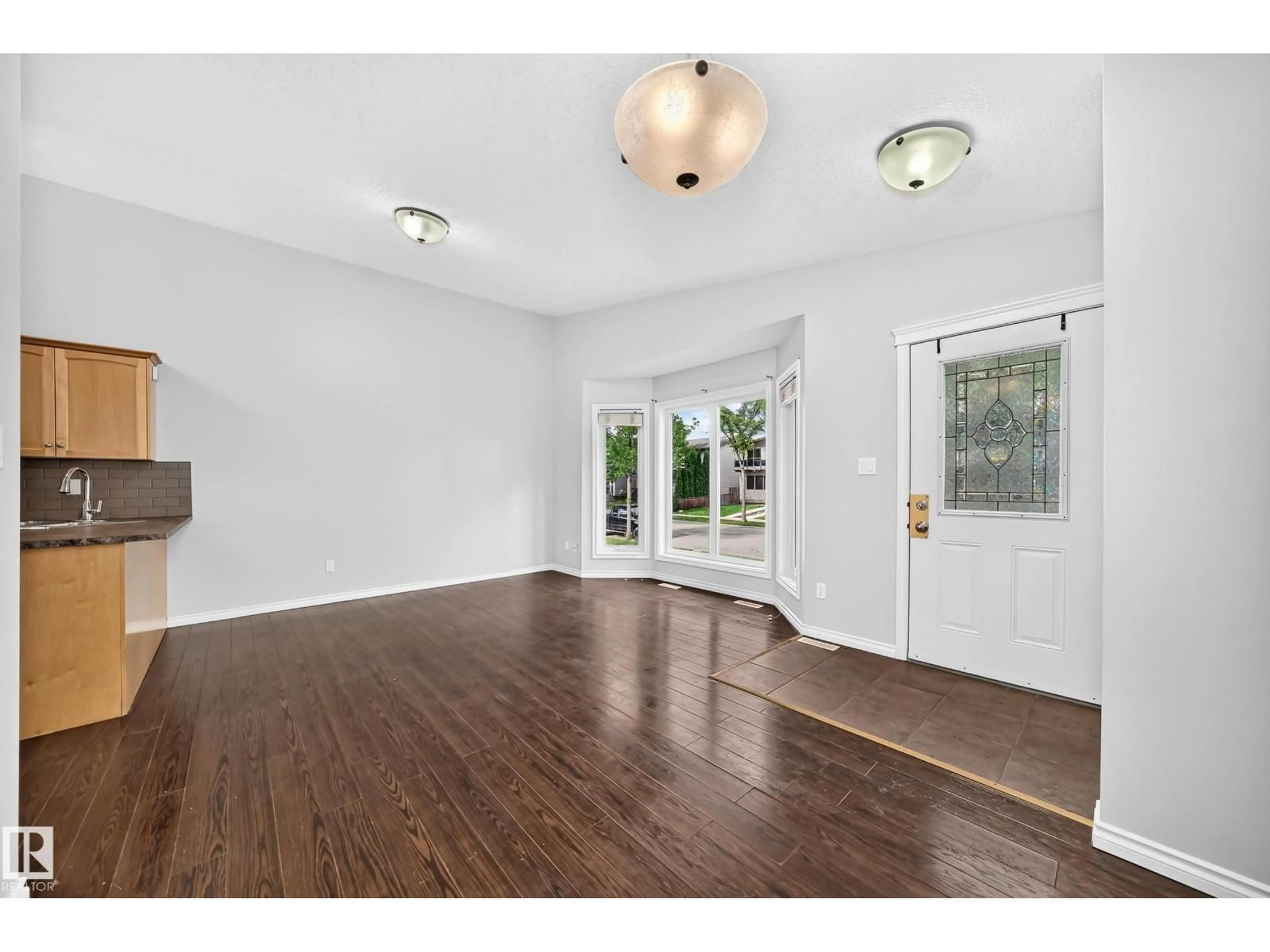 Indoor entryway for NW - 12124 122 ST, Edmonton Alberta T5L0C8