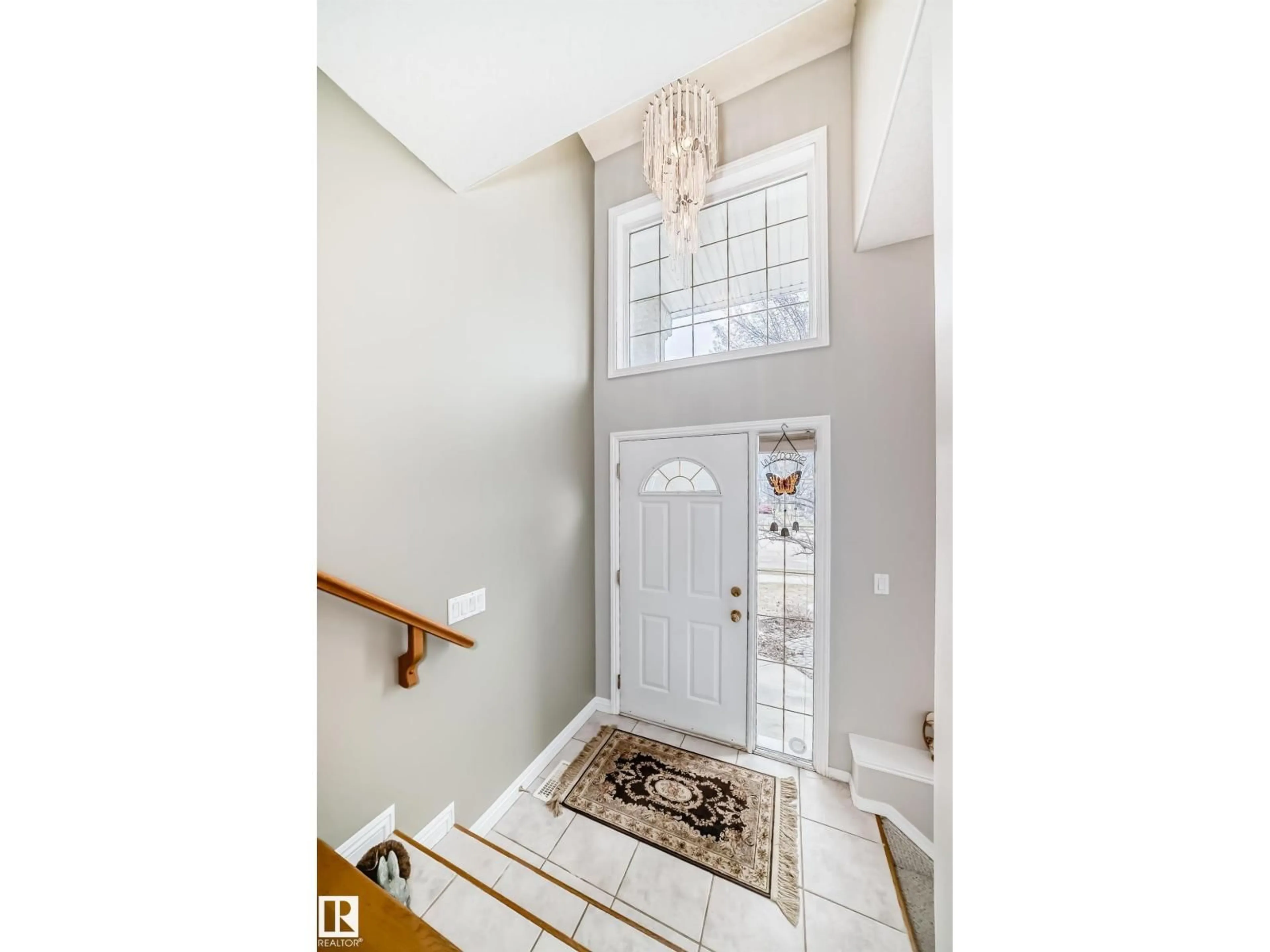 Indoor entryway for 168 KULAWY DR, Edmonton Alberta T6L6Z1