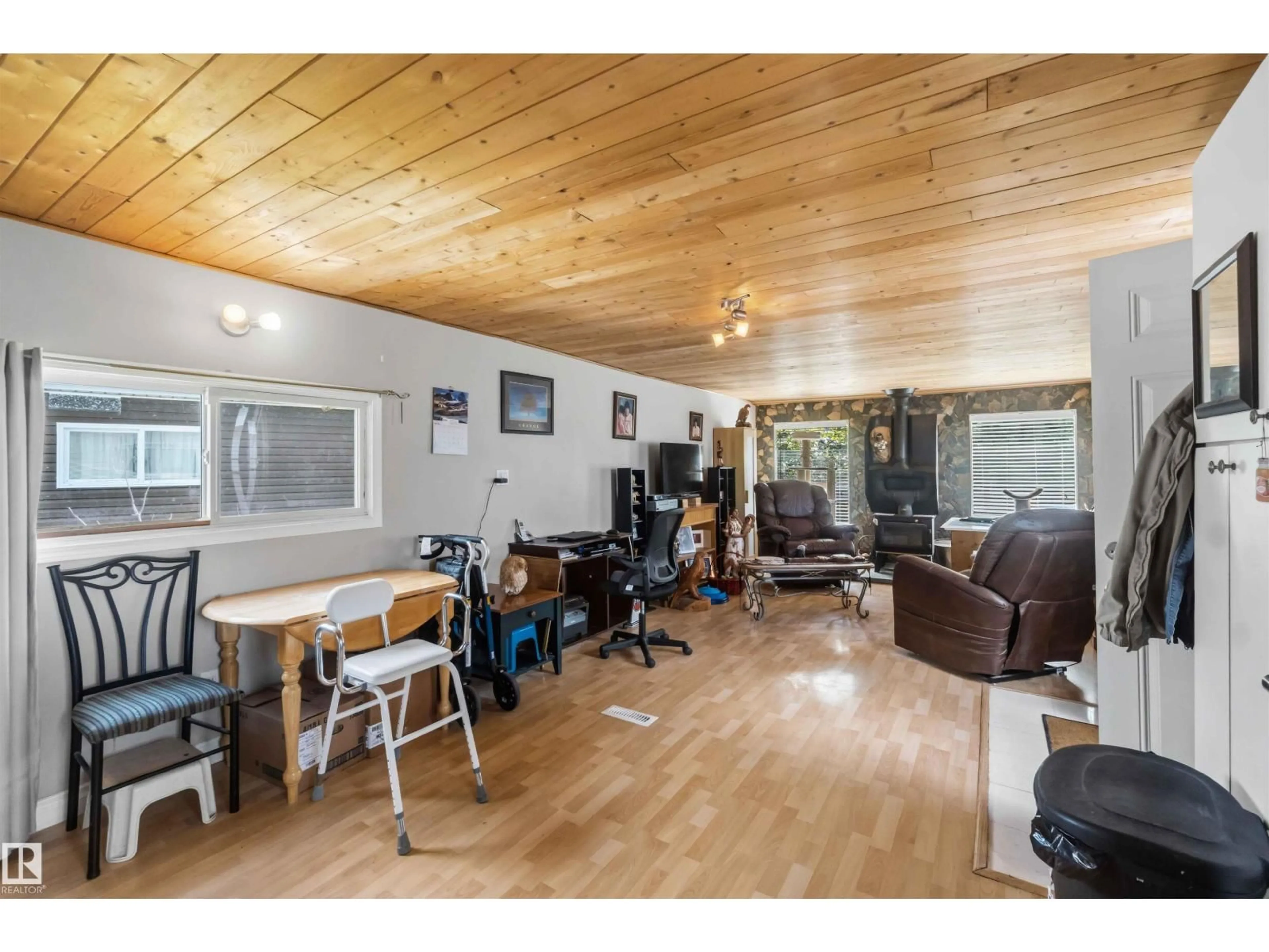 A pic of a room for NW - 372 EVERGREEN PA, Edmonton Alberta T5Y4M2