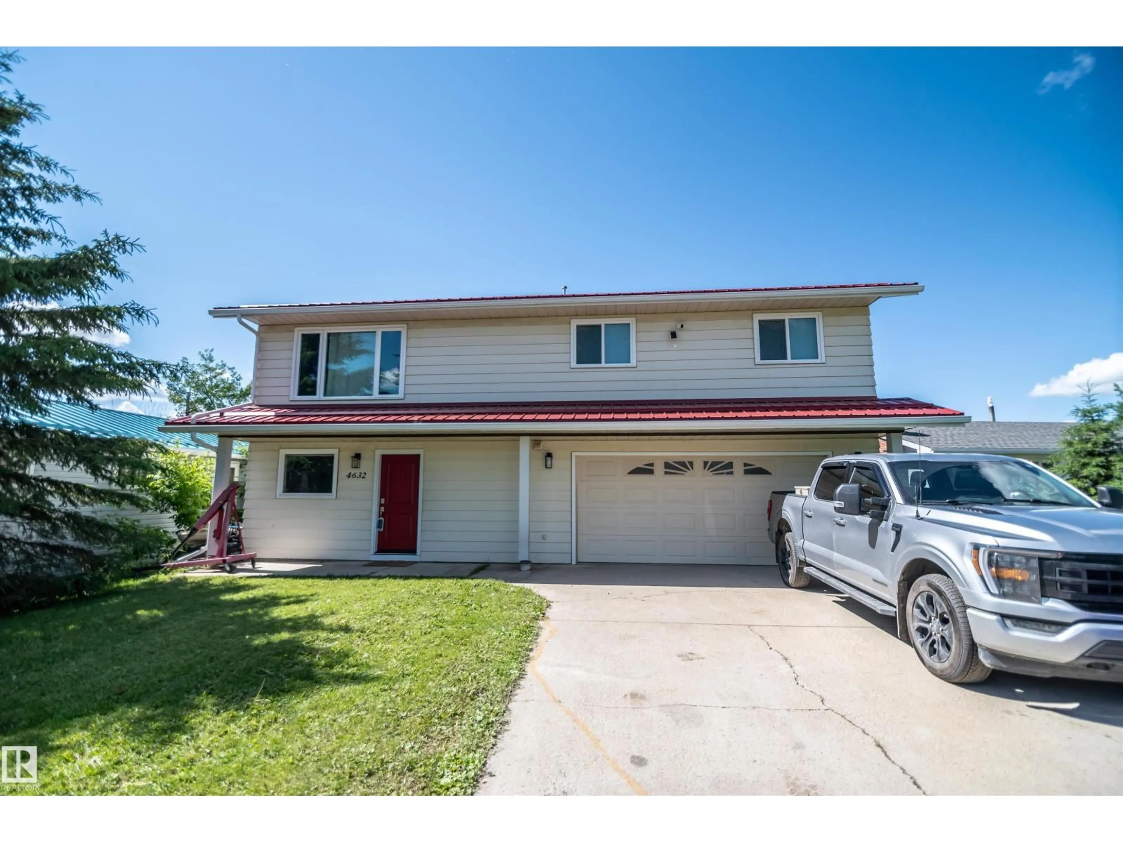Home with vinyl exterior material, street for 4632 46 AV, Rural Lac Ste. Anne County Alberta T0E0A0