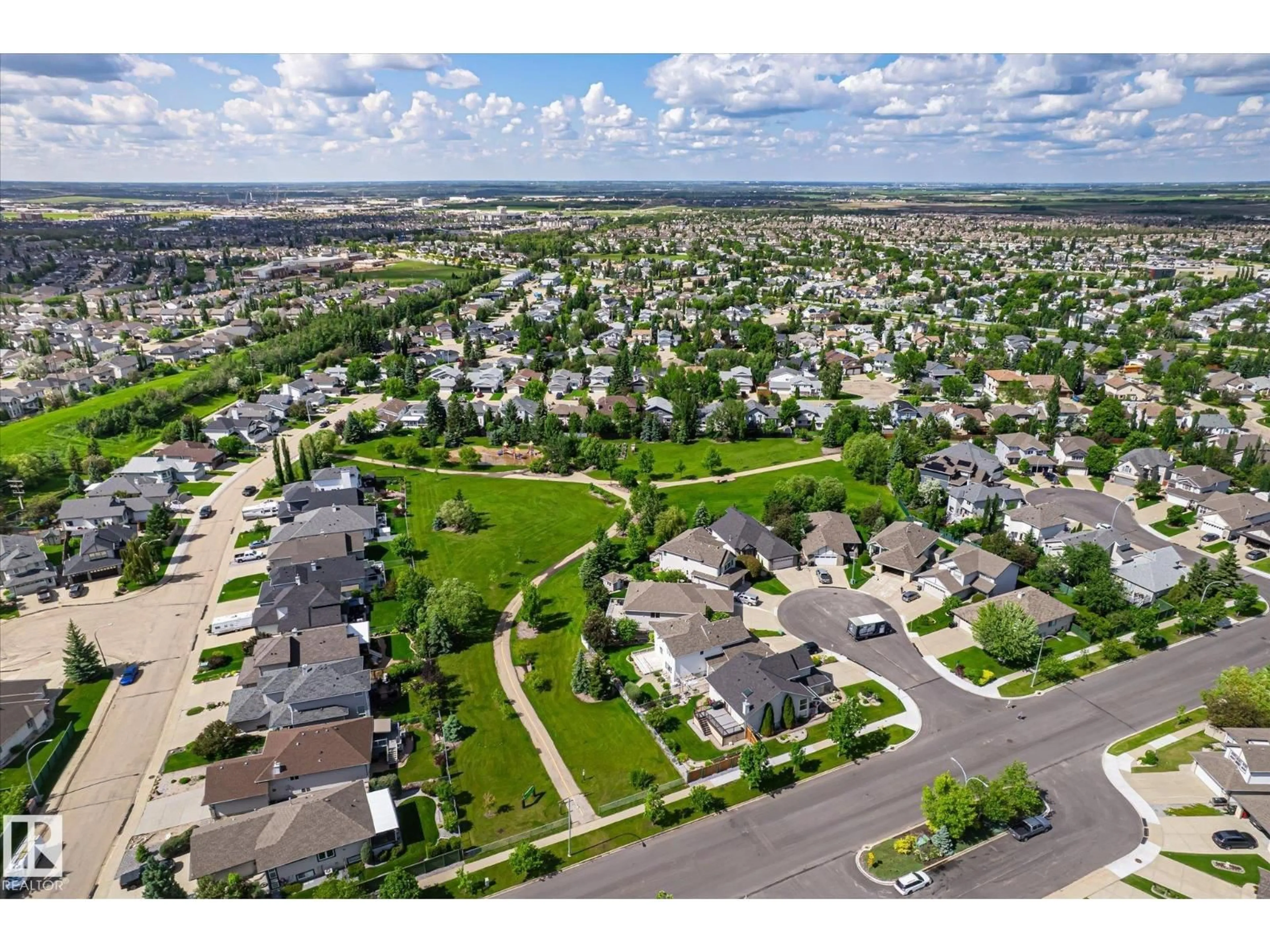 A pic from outside/outdoor area/front of a property/back of a property/a pic from drone, street for 33 CAVAN RD, Sherwood Park Alberta T8H2K7