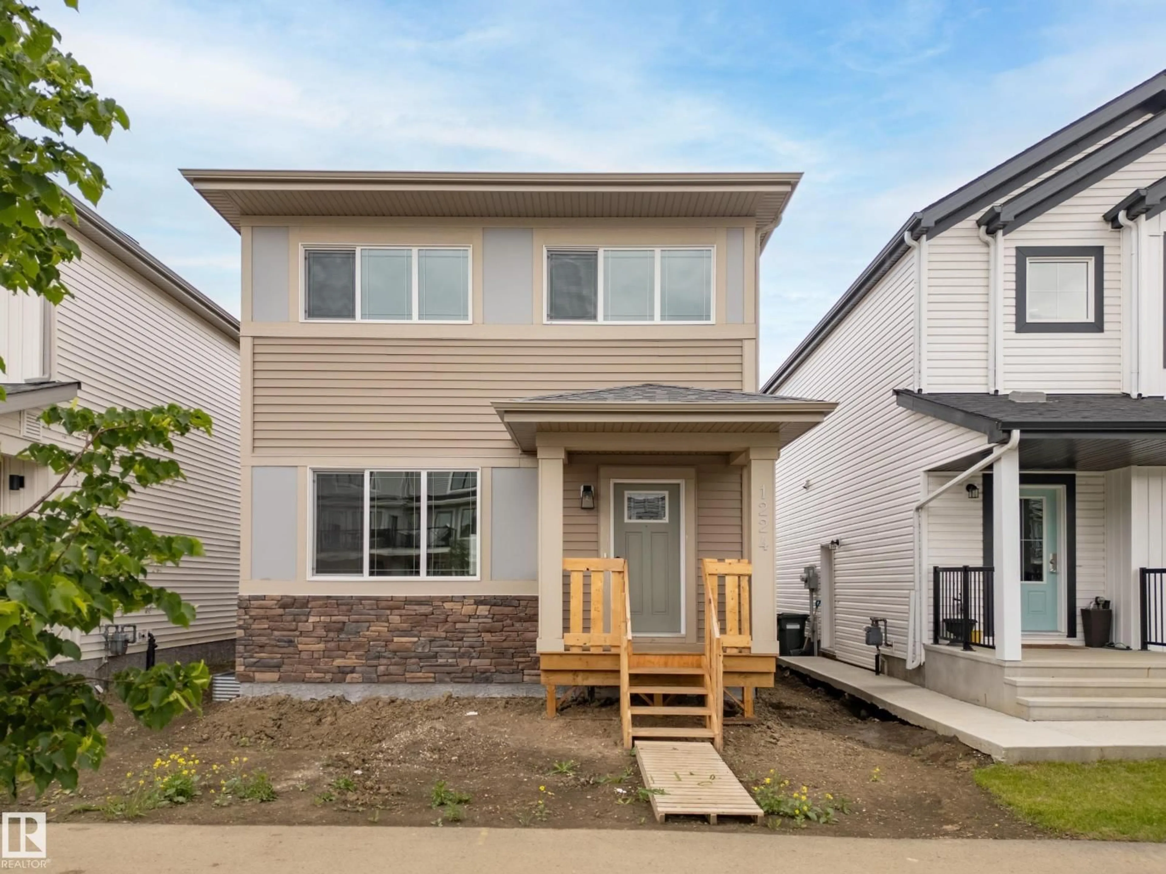 Home with vinyl exterior material, street for 1224 MCLEOD AV, Spruce Grove Alberta T7X4B7
