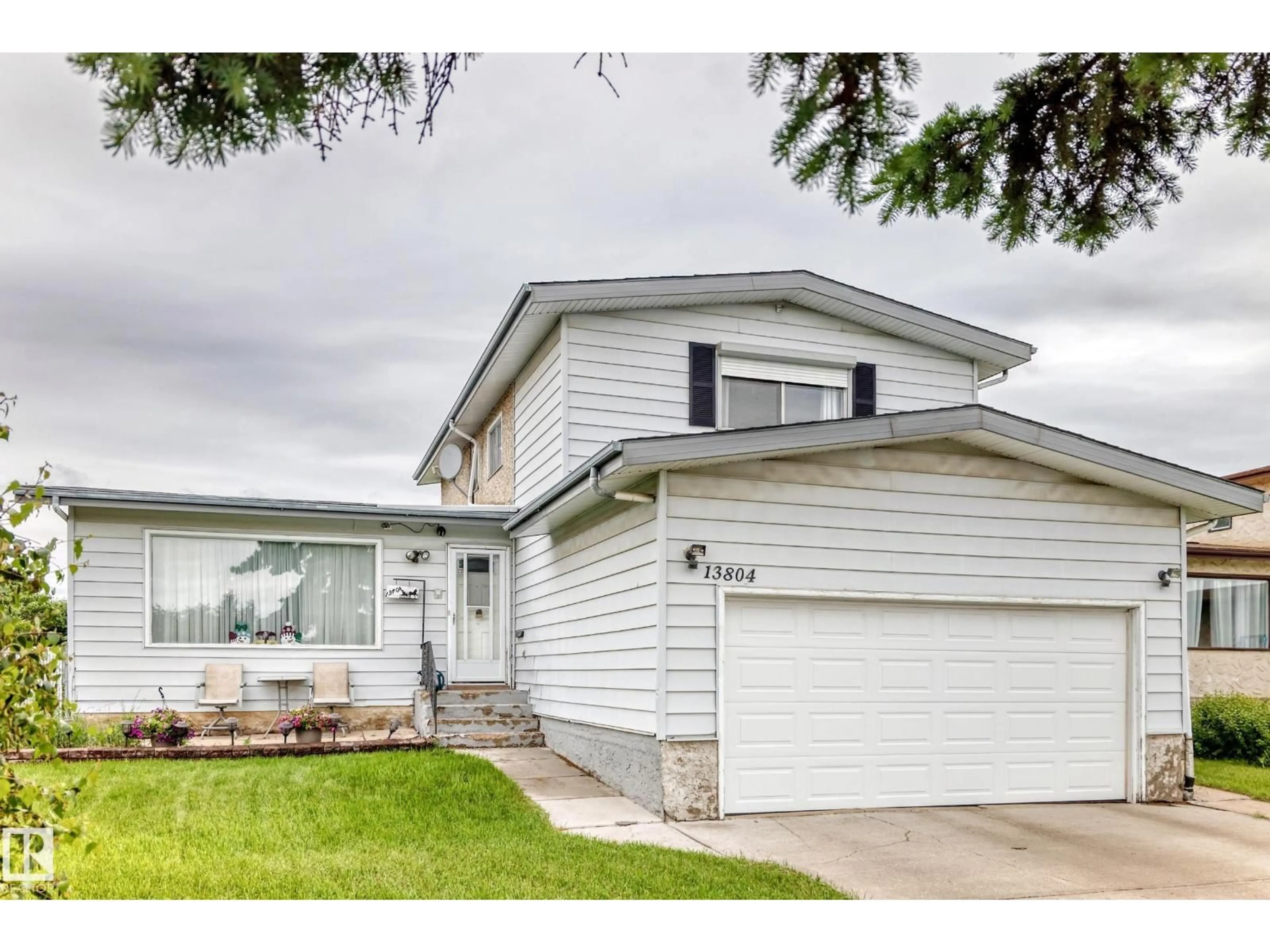 Home with vinyl exterior material, street for NW - 13804 87 ST, Edmonton Alberta T5E3E9