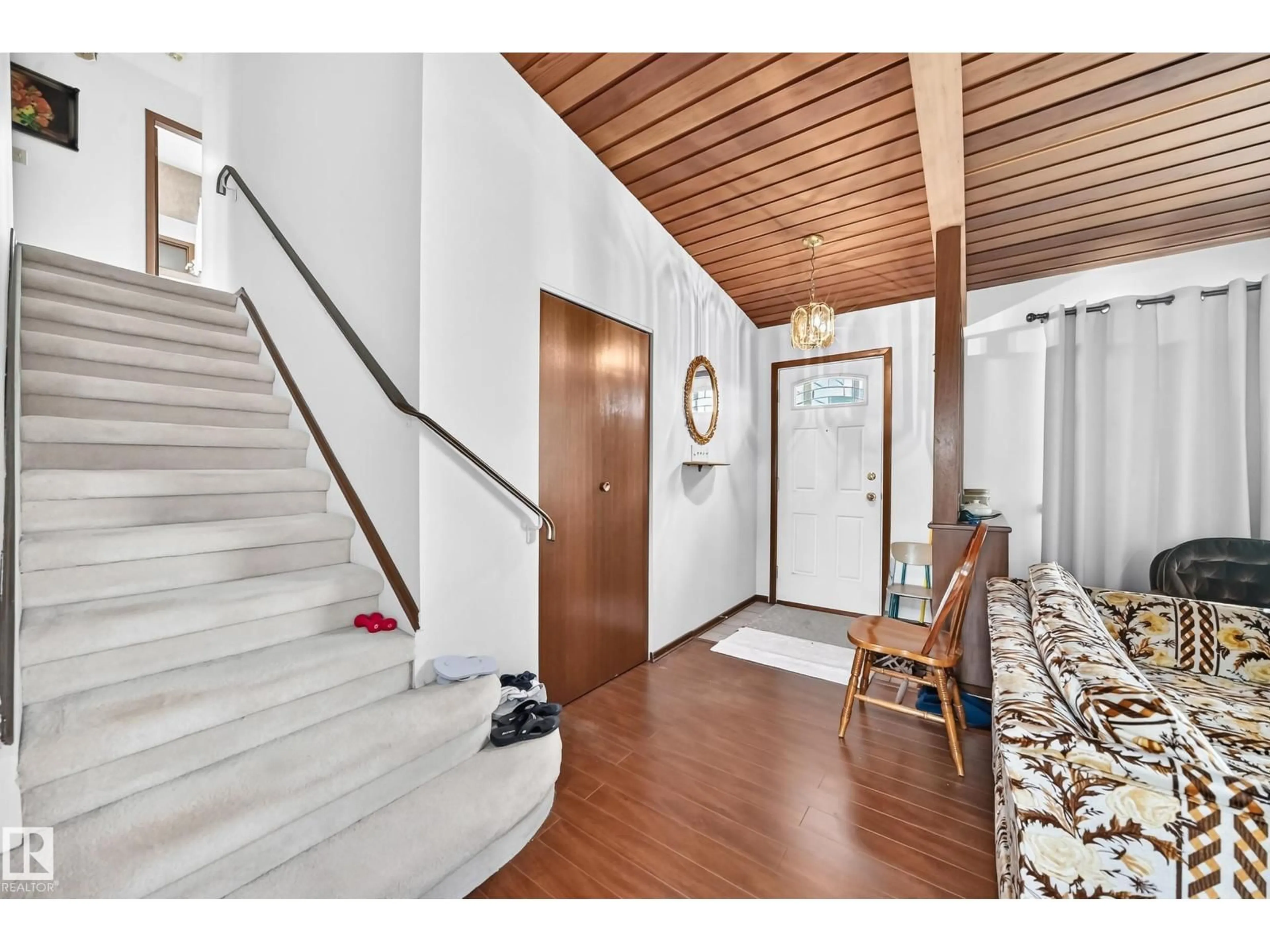 Indoor entryway for NW - 13804 87 ST, Edmonton Alberta T5E3E9