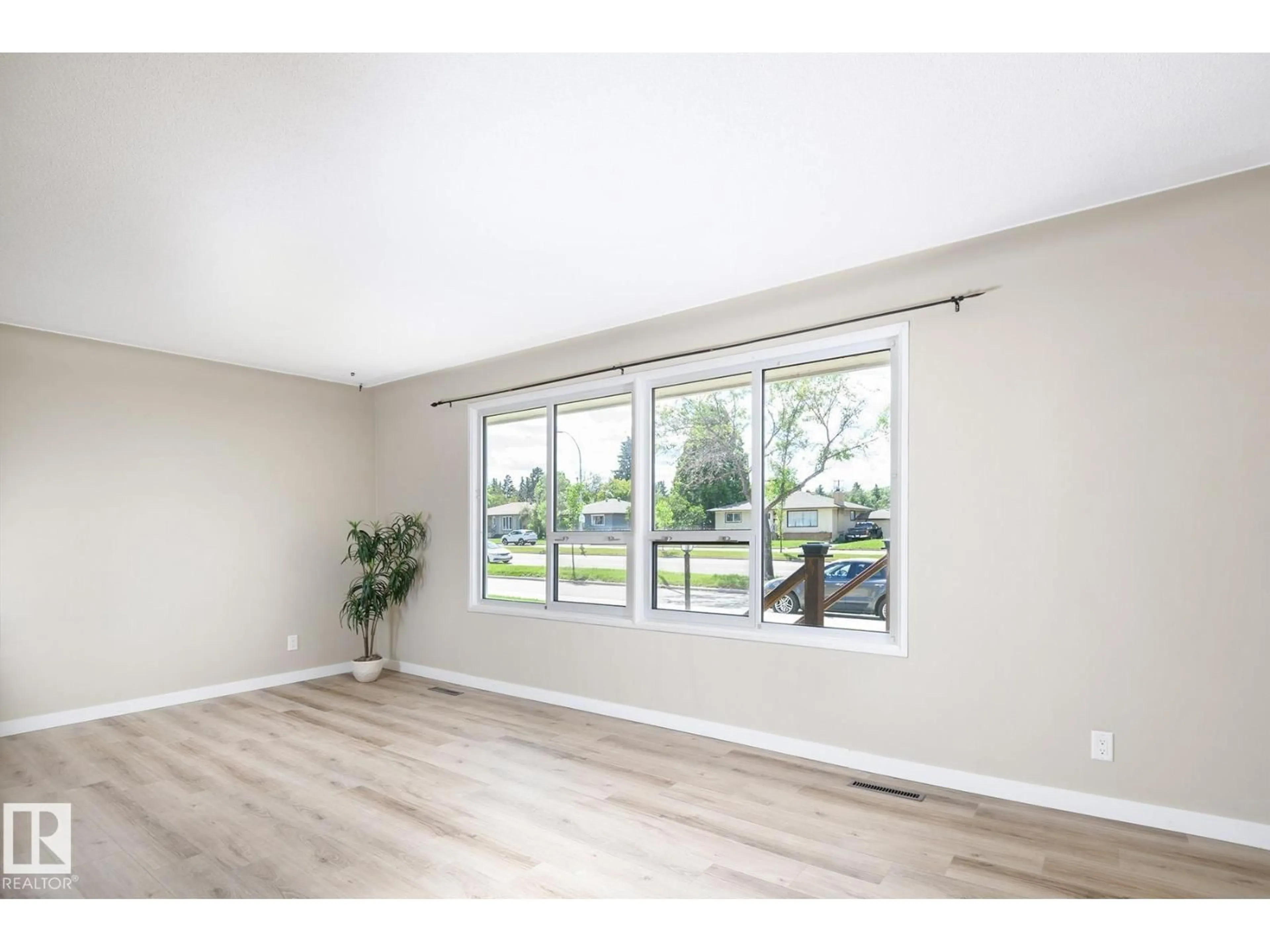 A pic of a room for 9607 75 ST, Edmonton Alberta T6B2B6