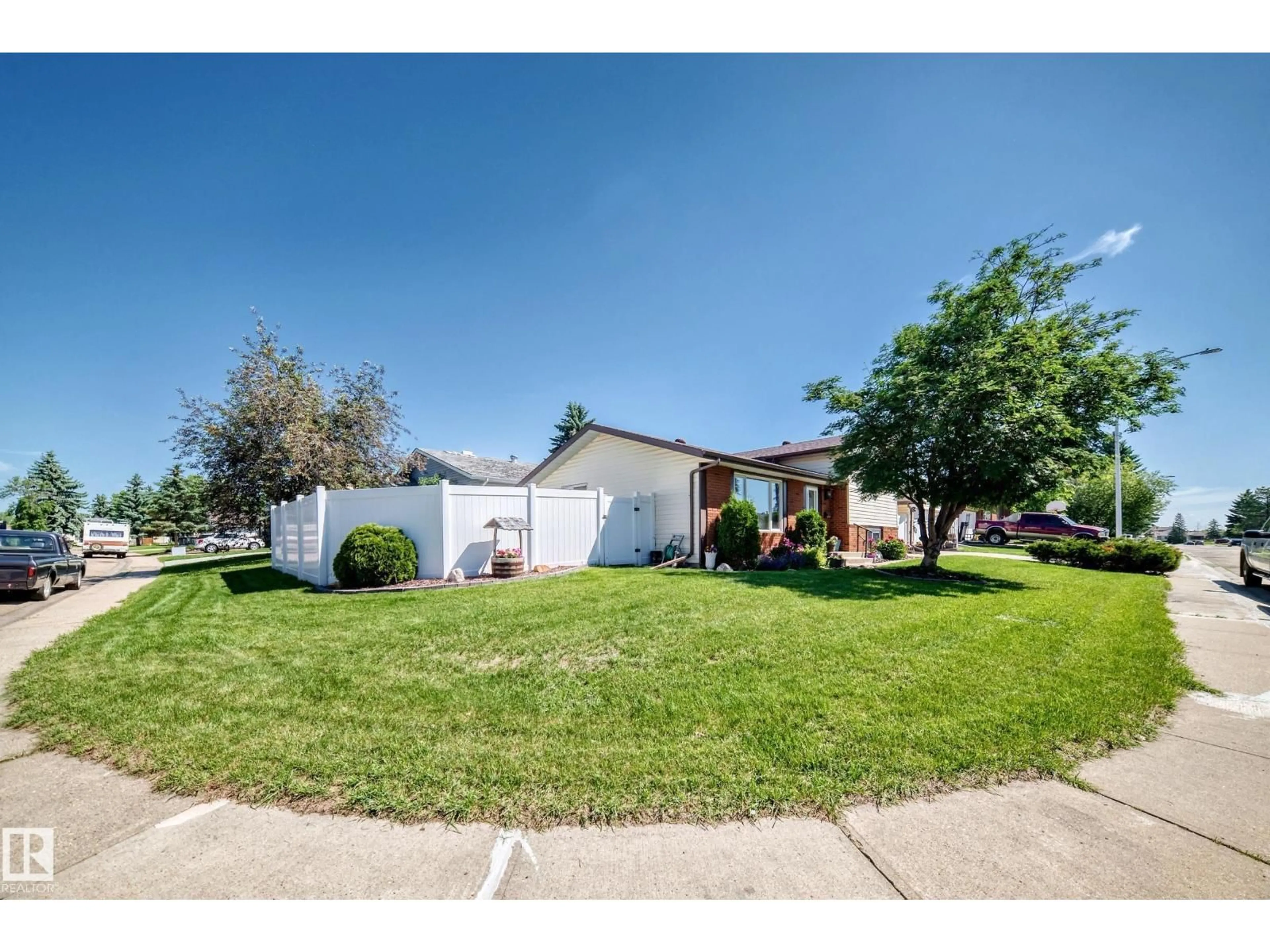 A pic from outside/outdoor area/front of a property/back of a property/a pic from drone, street for NW - 11708 138 AV, Edmonton Alberta T5X3P4