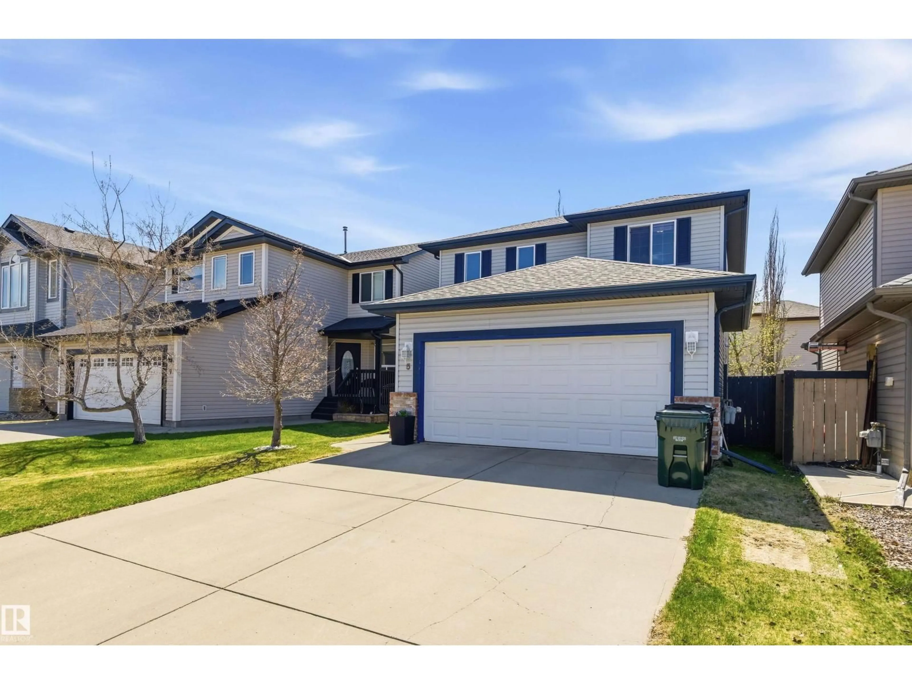 Home with vinyl exterior material, street for 5 FOXBORO RU, Sherwood Park Alberta T8A6M7