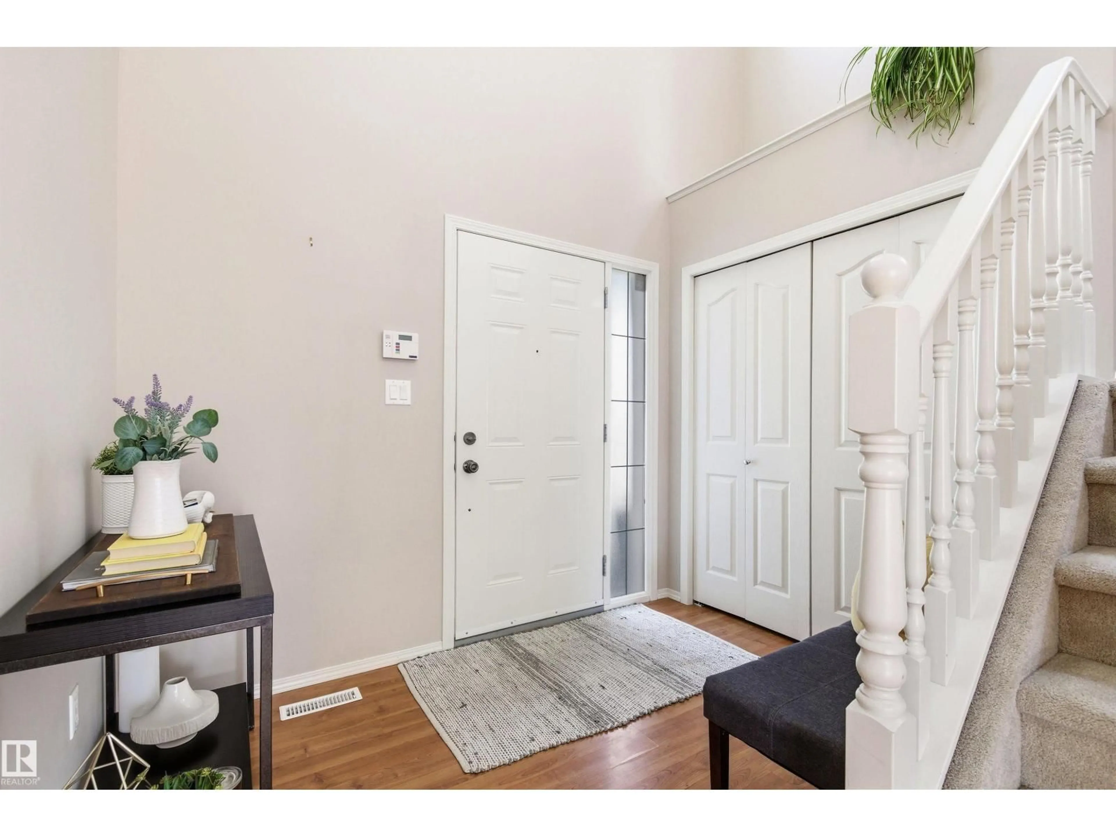 Indoor entryway for 5 FOXBORO RU, Sherwood Park Alberta T8A6M7