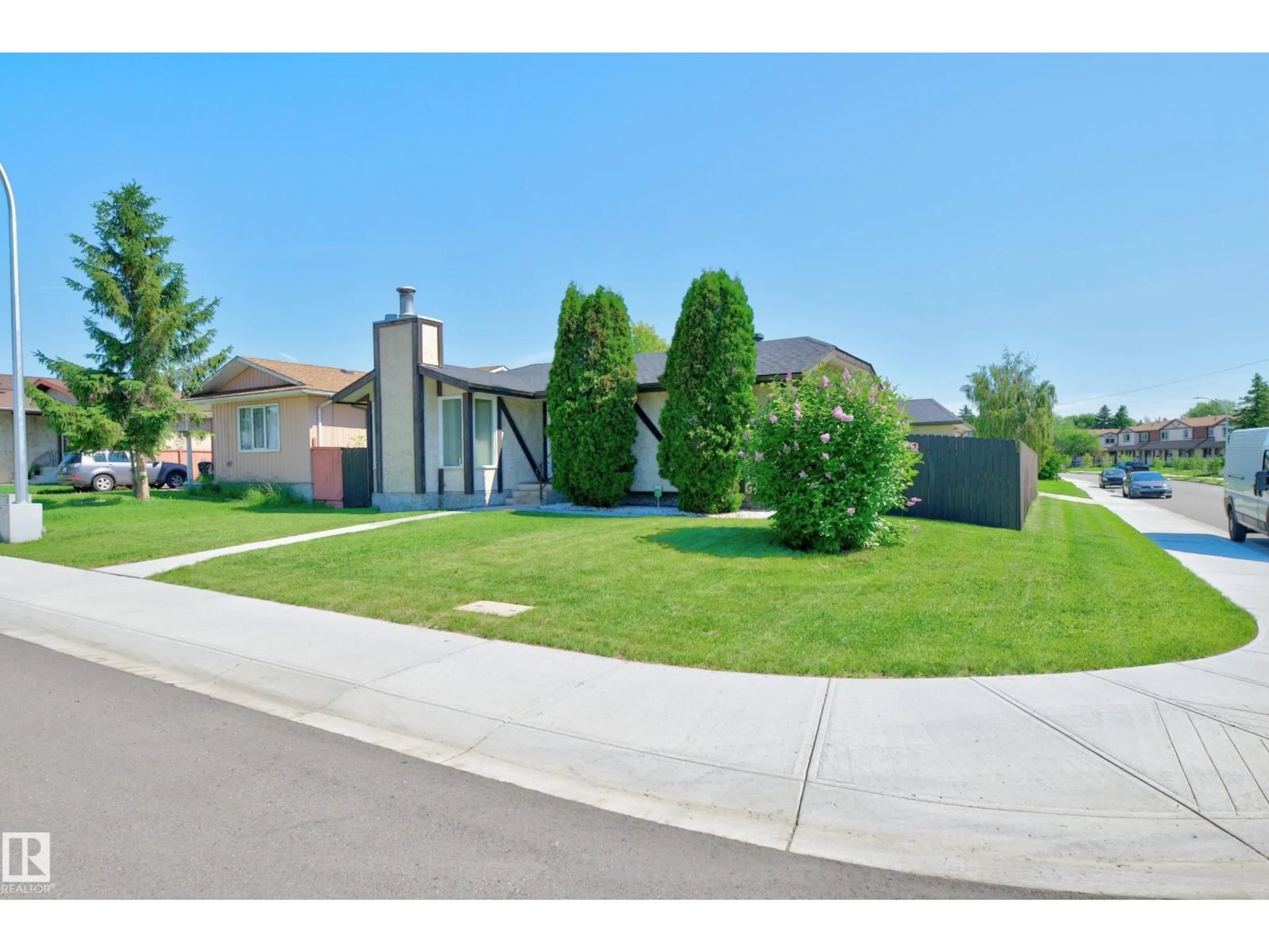 Unknown for 3104 138 AV, Edmonton Alberta T5Y1M3