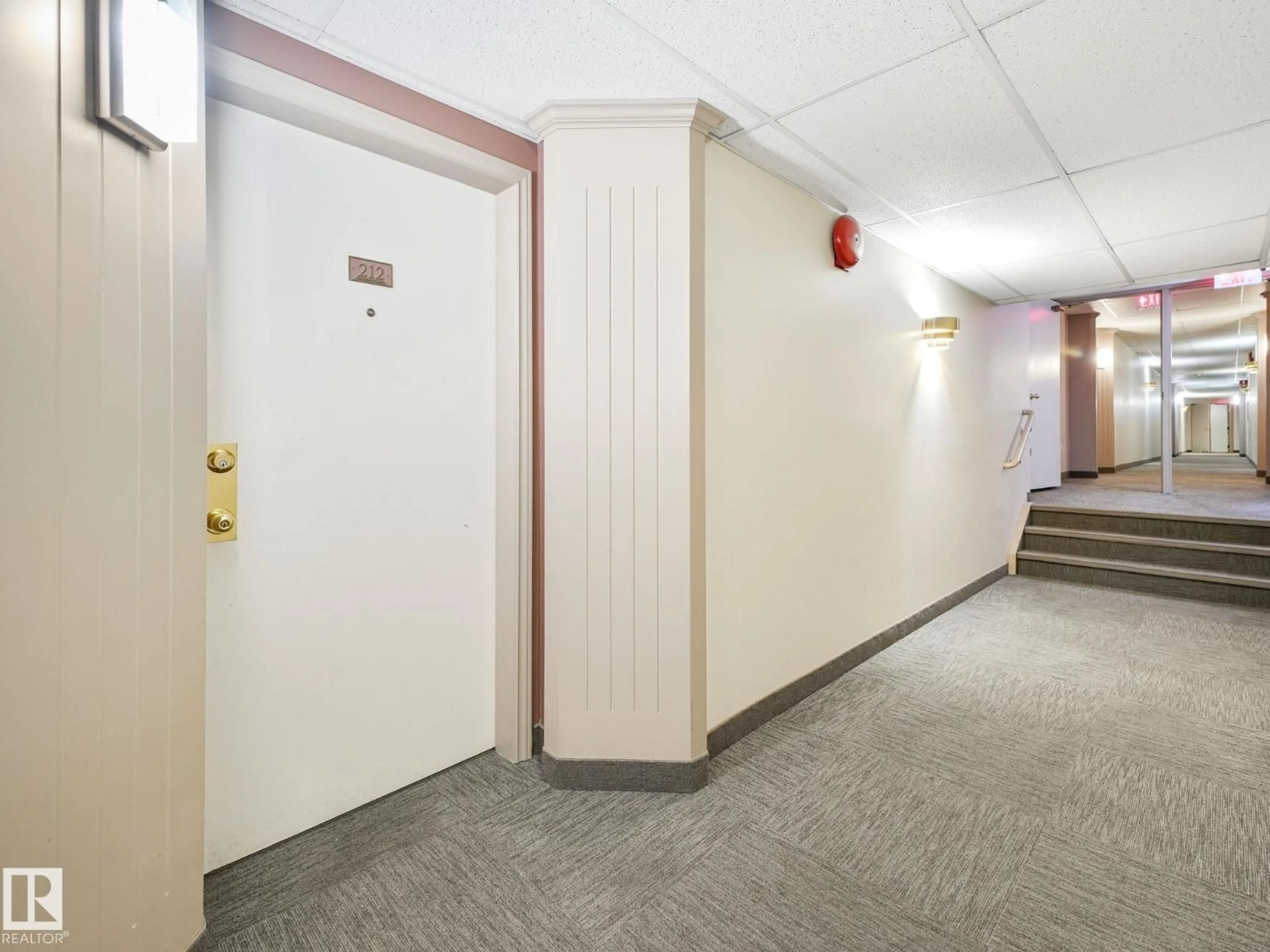 Indoor foyer for 212 - 15499 CASTLE DOWNS RD, Edmonton Alberta T5X5Y3
