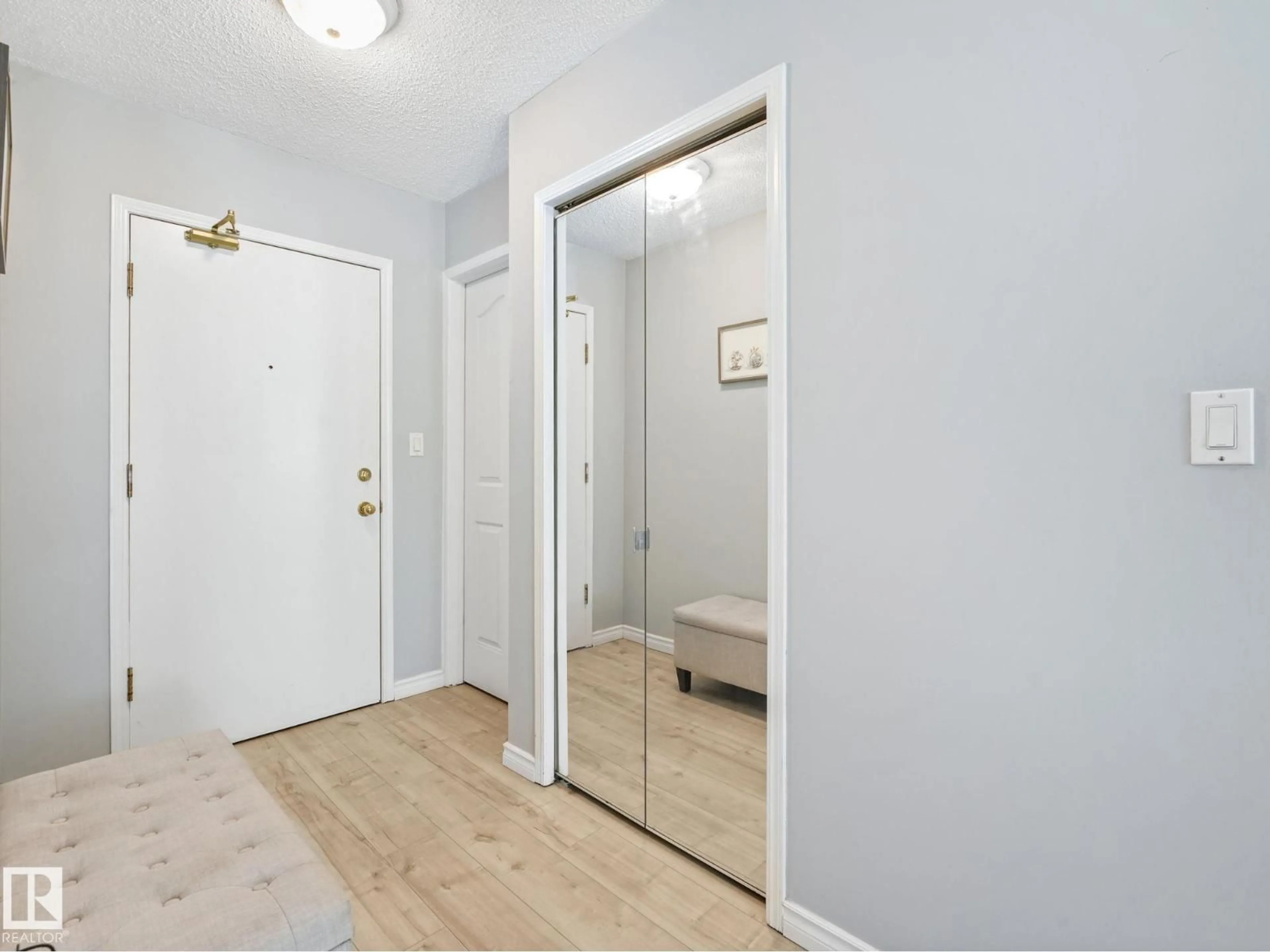 Indoor entryway for 212 - 15499 CASTLE DOWNS RD, Edmonton Alberta T5X5Y3