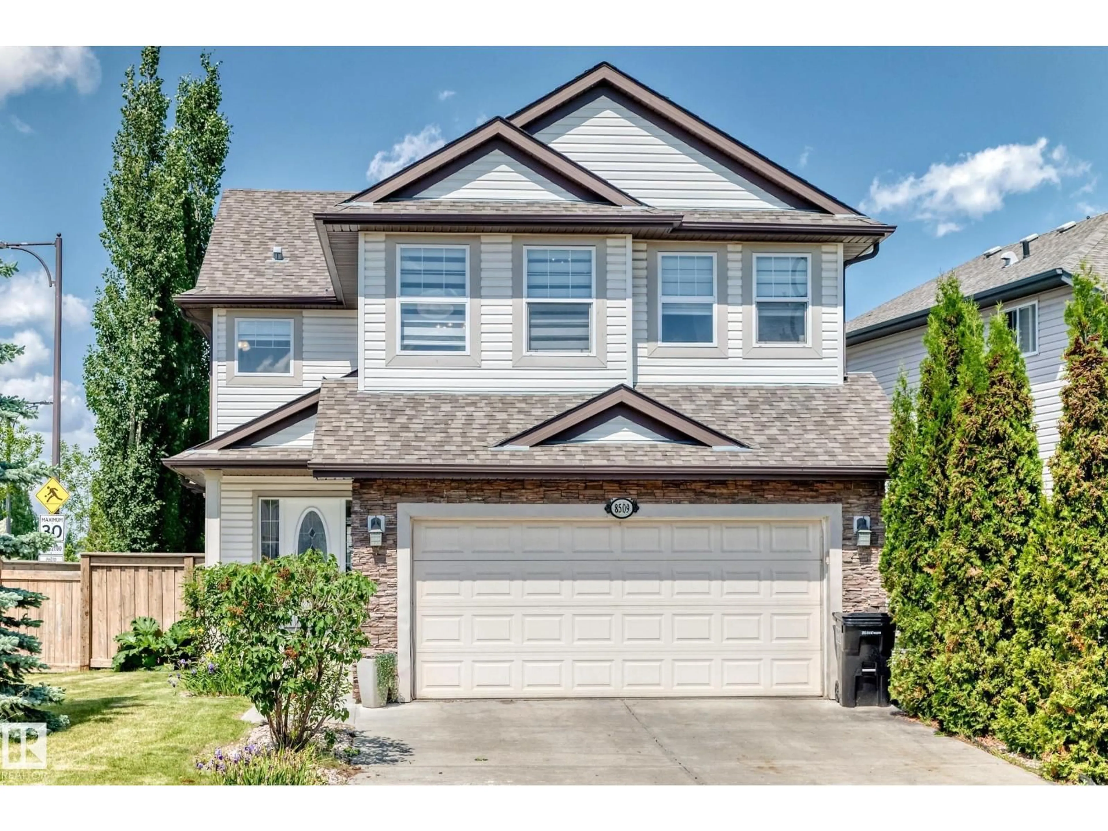 Home with vinyl exterior material, street for 8509 SLOANE CR, Edmonton Alberta T6R0L1