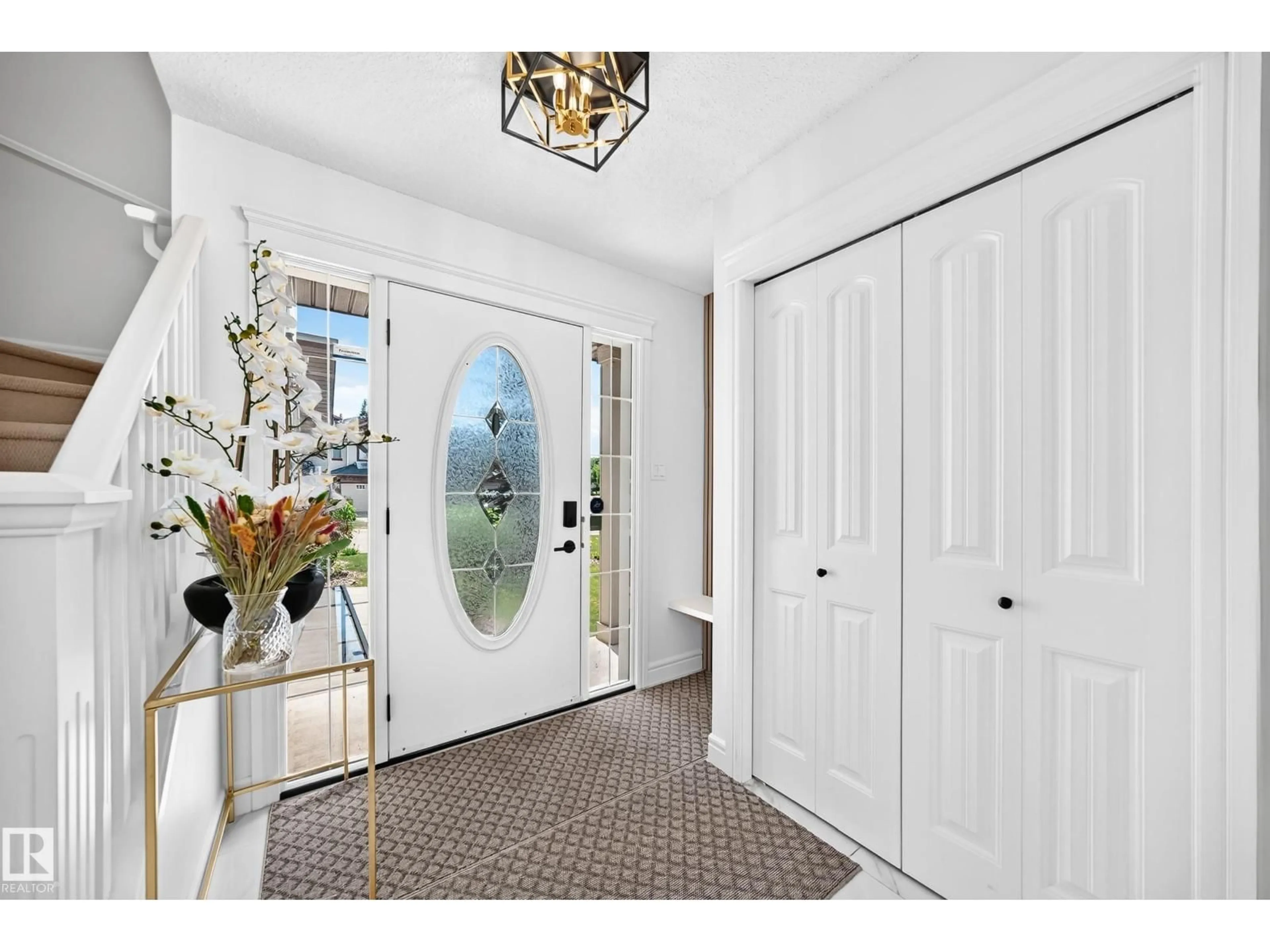 Indoor entryway for 8509 SLOANE CR, Edmonton Alberta T6R0L1