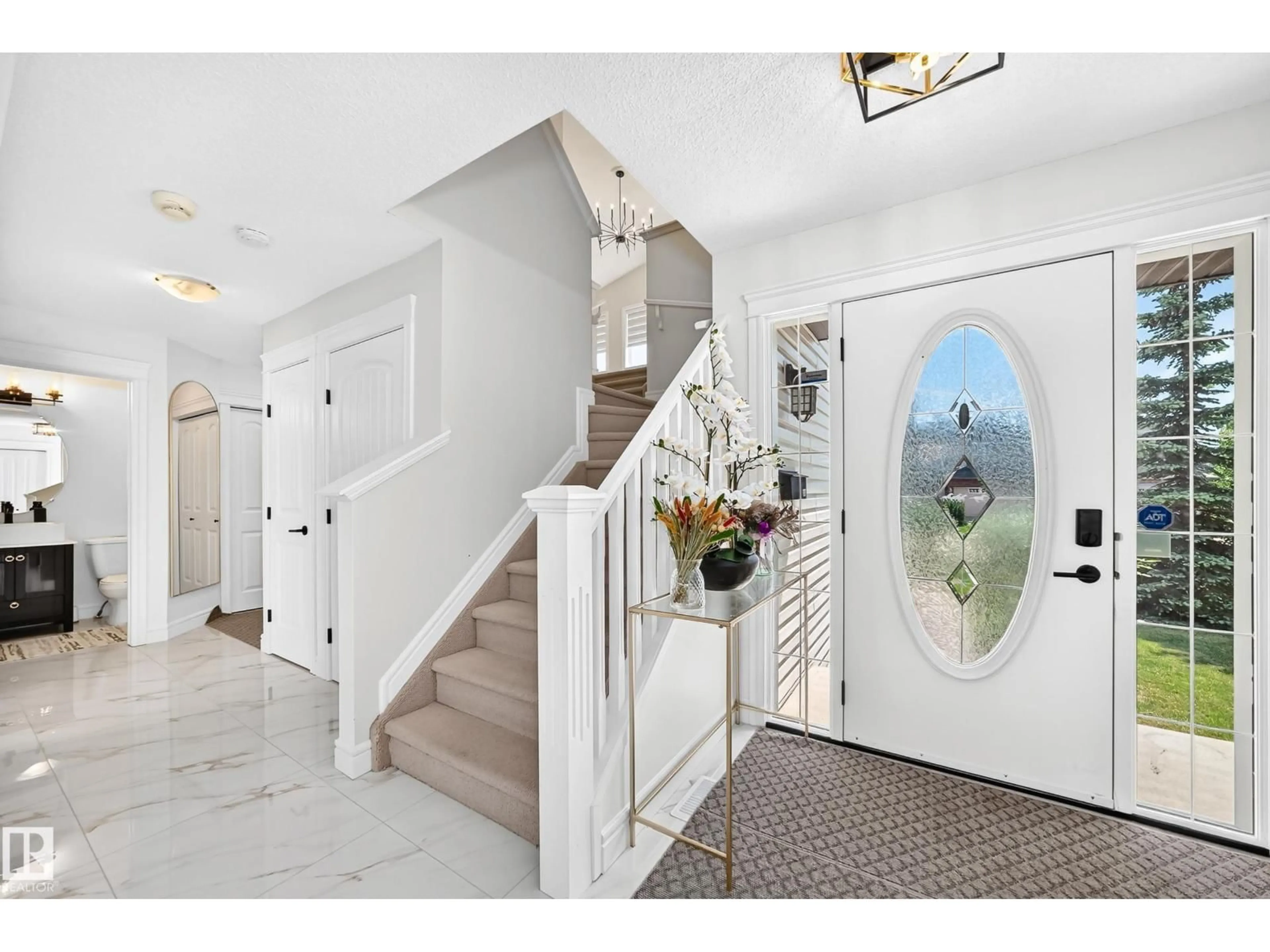 Indoor entryway for 8509 SLOANE CR, Edmonton Alberta T6R0L1