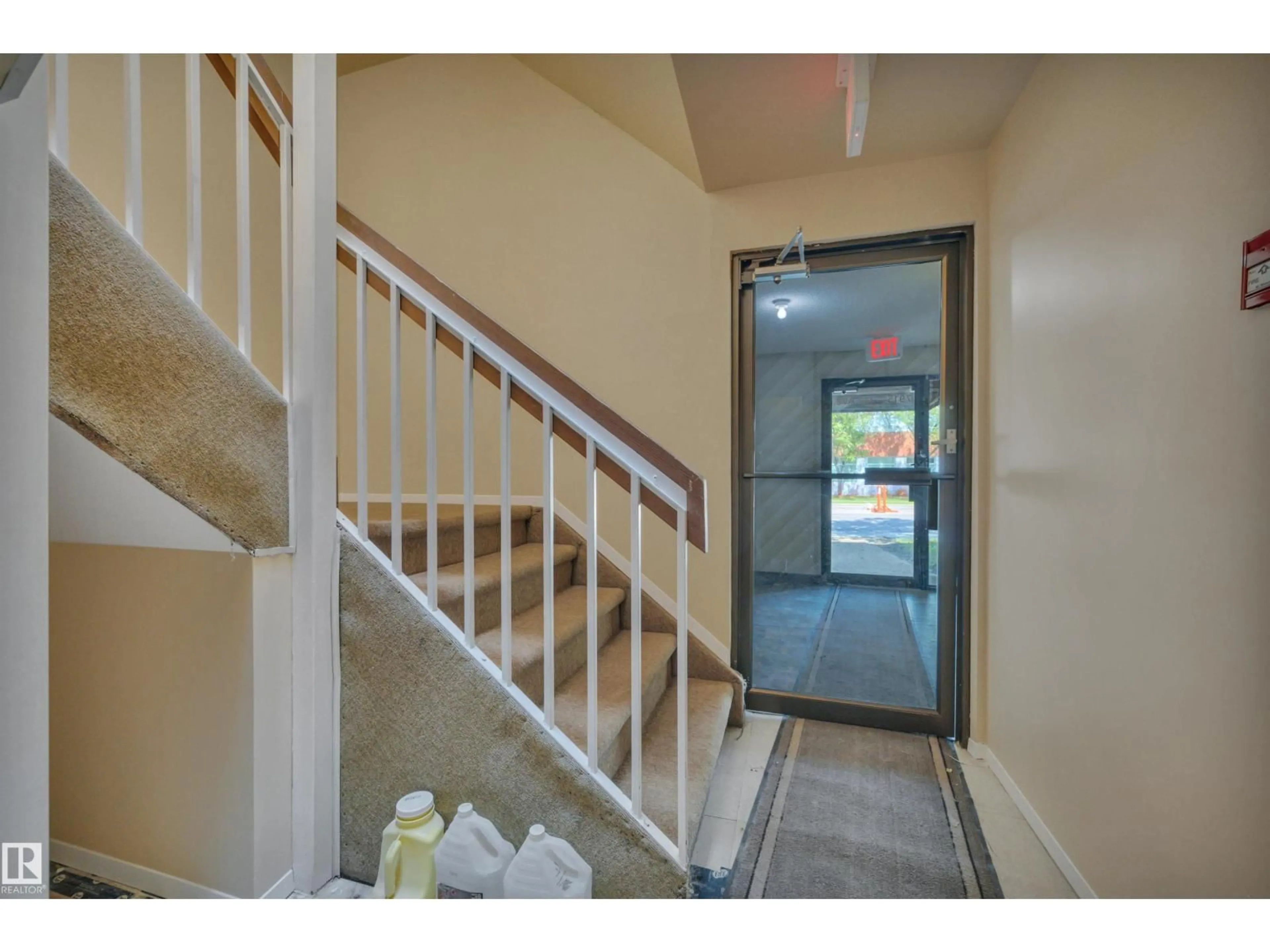 Indoor foyer for 201 - 7915 112 AV NW, Edmonton Alberta T5B0E7