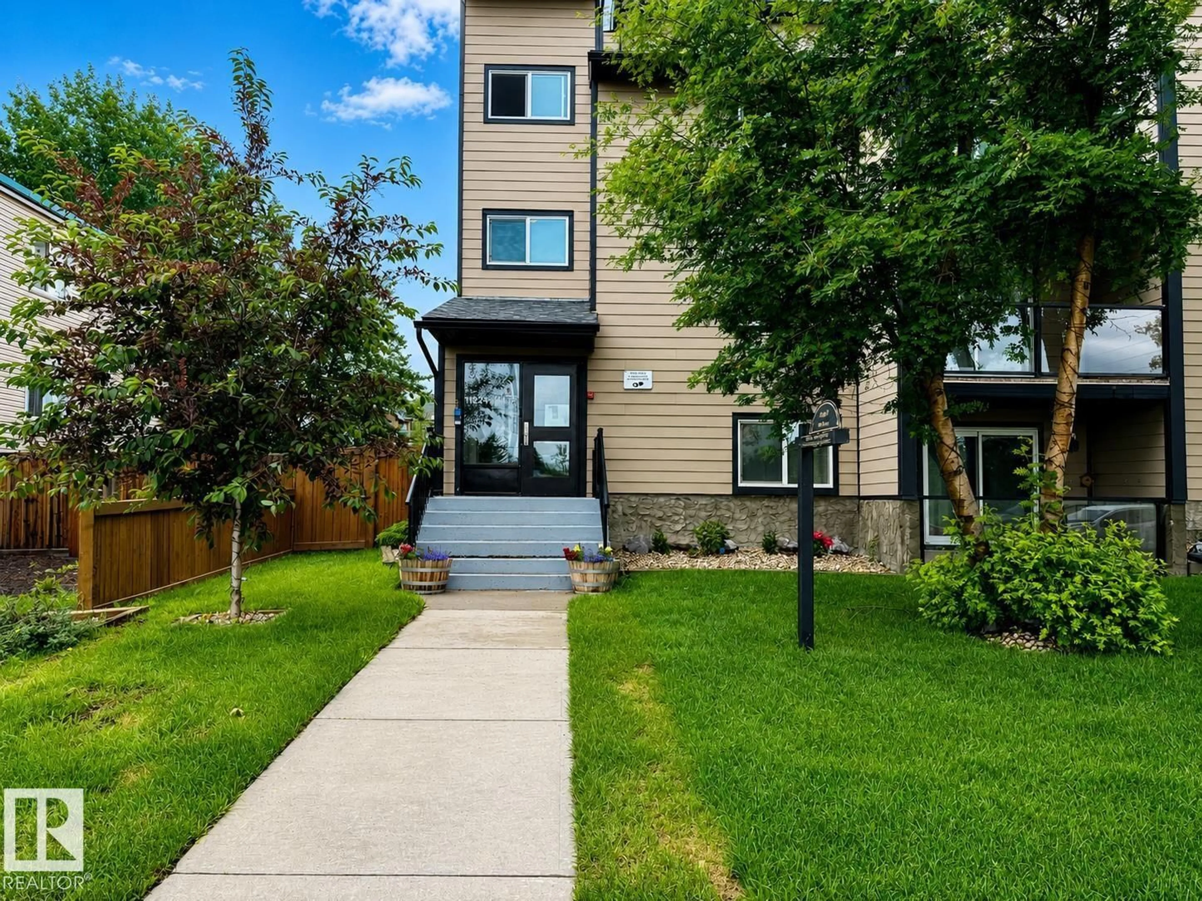Home with brick exterior material, street for 207 - 11224 116 ST NW, Edmonton Alberta T5G2W1