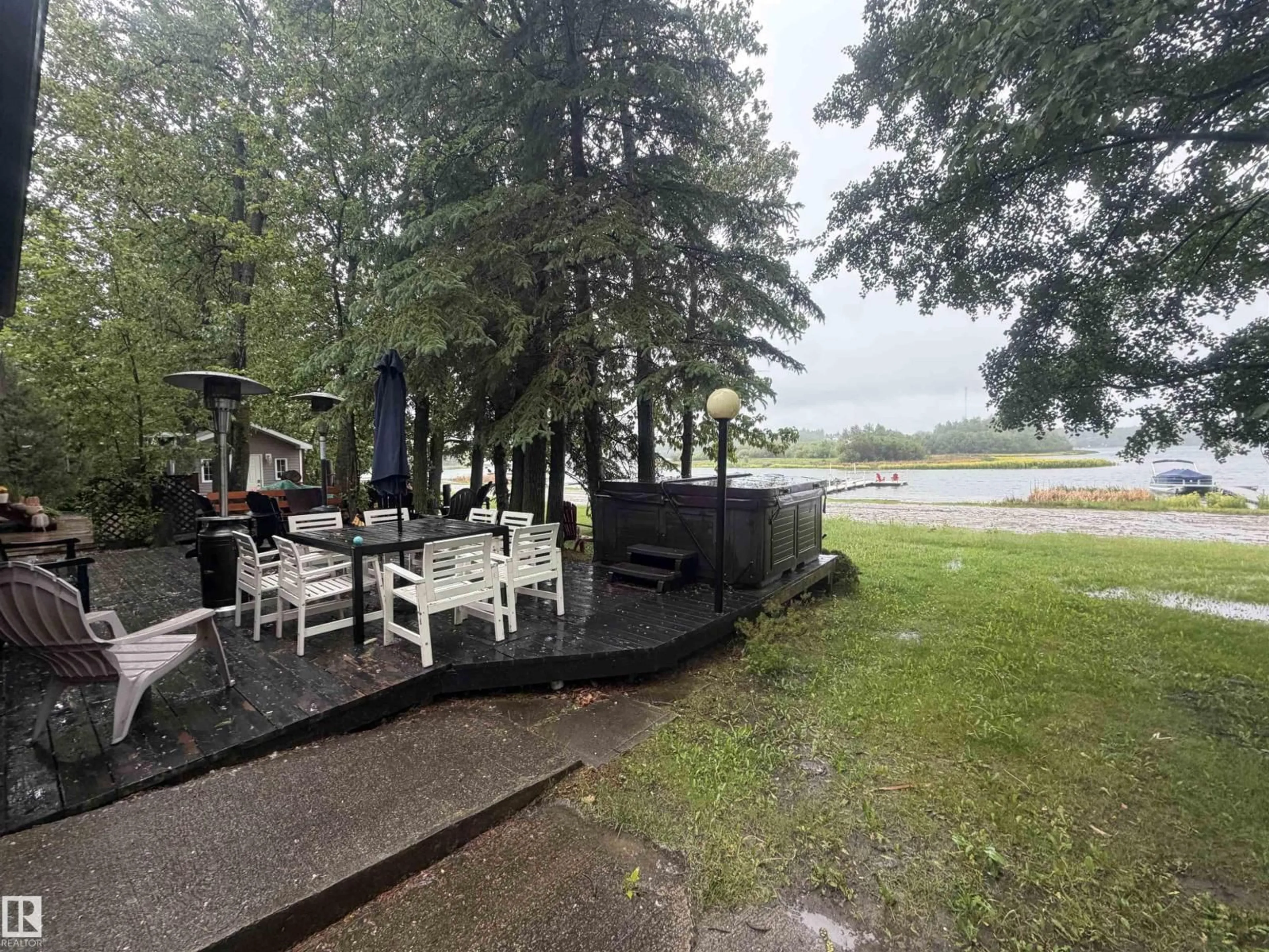 Patio, water/lake/river/ocean view for 770 - 52220 HGHWAY, Rural Parkland County Alberta T0E0H0
