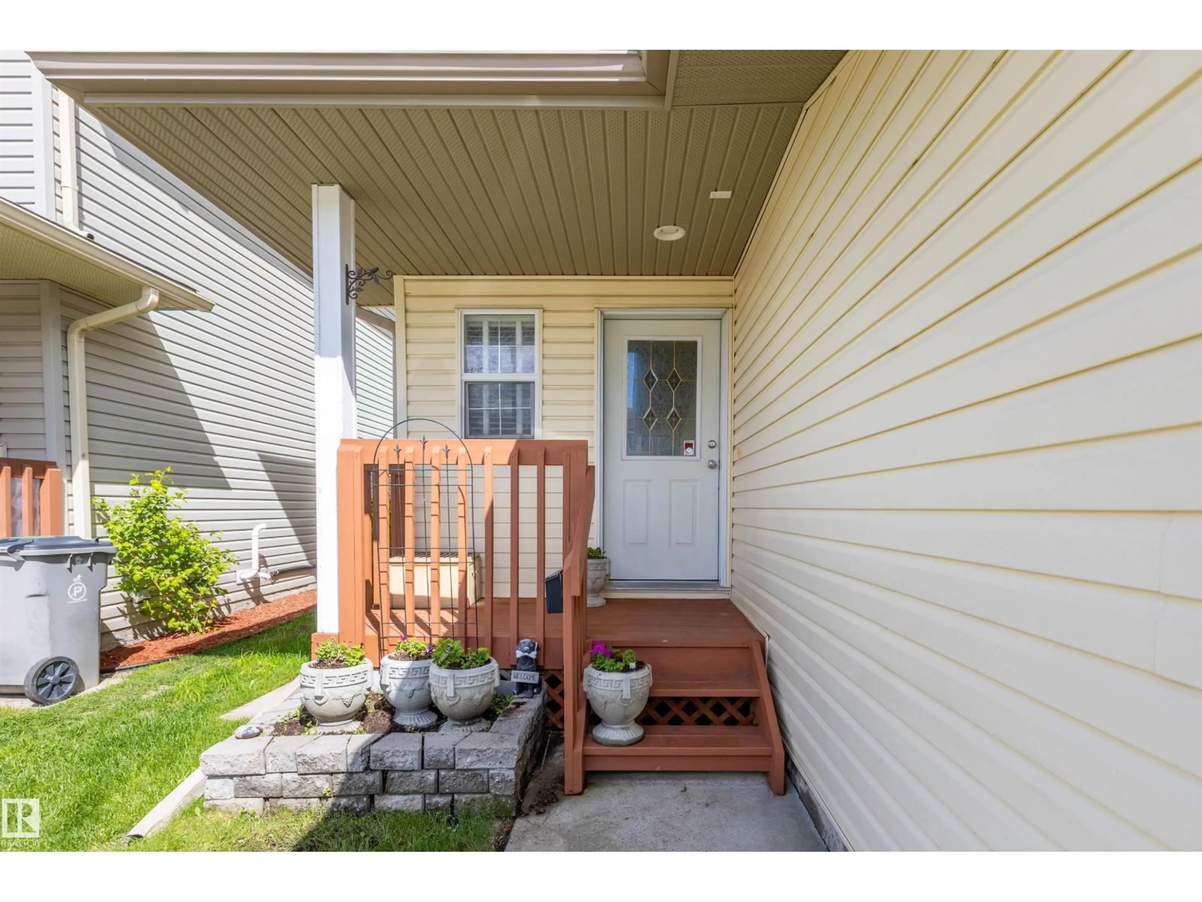 Indoor entryway for 9509 99 ST, Morinville Alberta T8R1T7