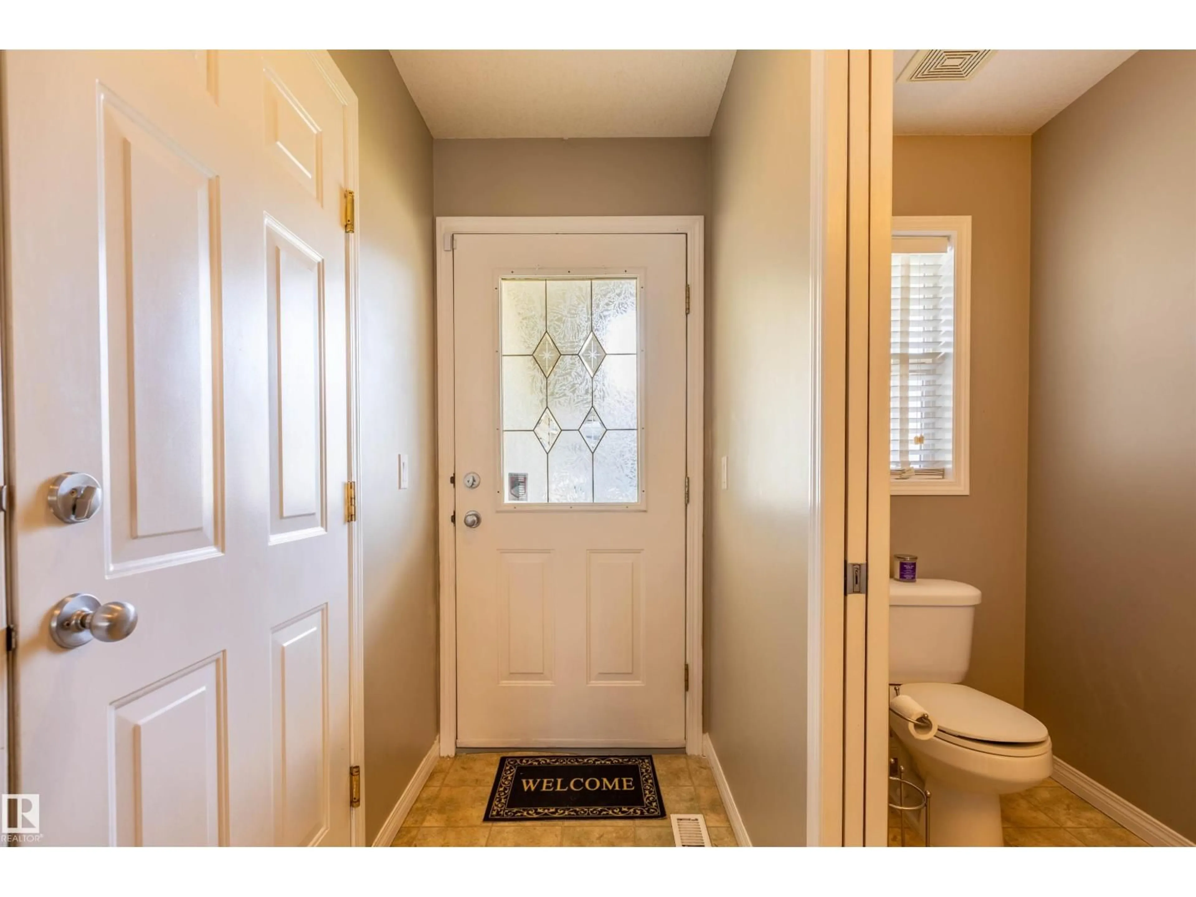 Indoor entryway for 9509 99 ST, Morinville Alberta T8R1T7