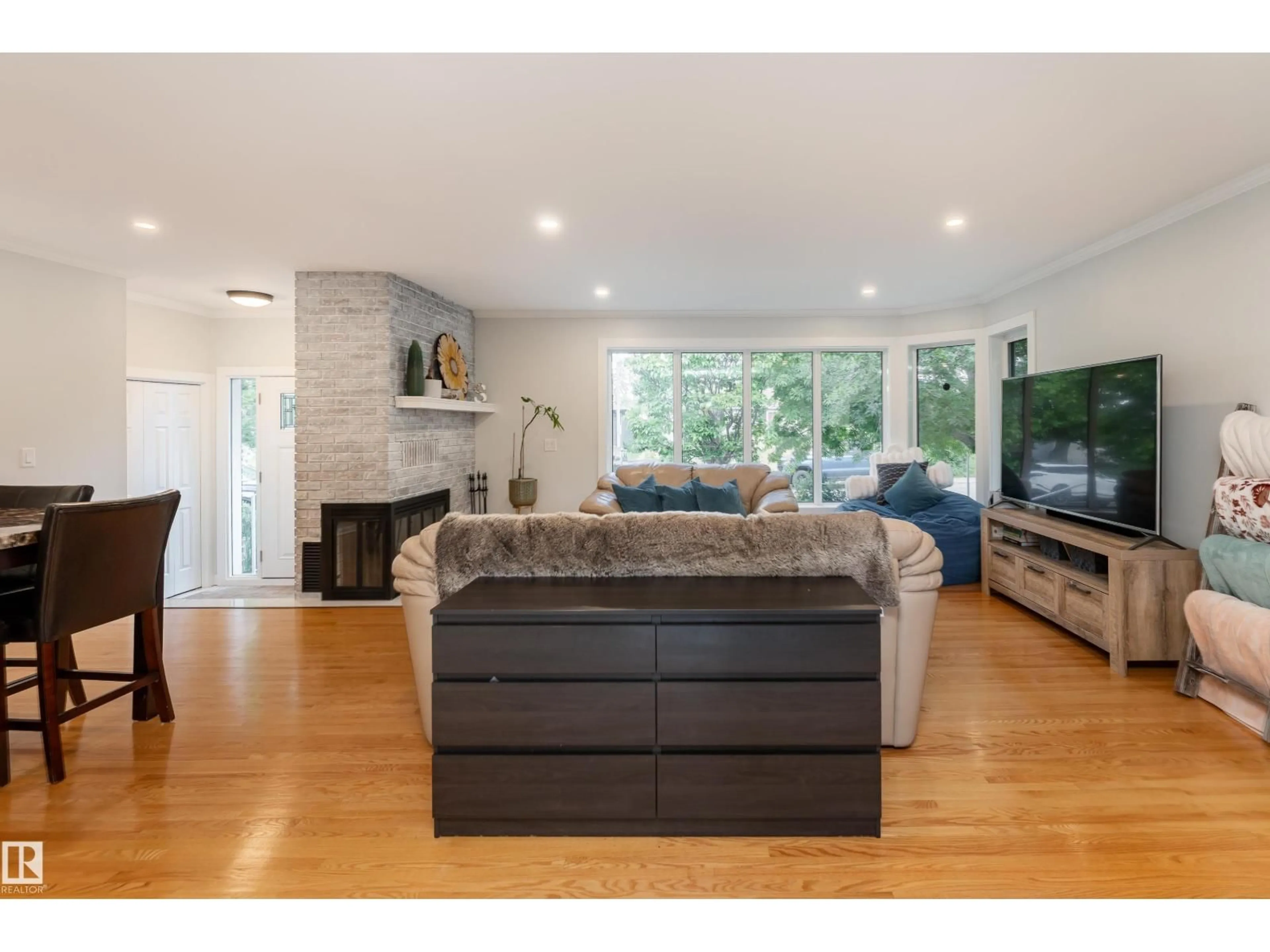 Living room with furniture, wood/laminate floor for 10512 45 ST, Edmonton Alberta T6A1X3