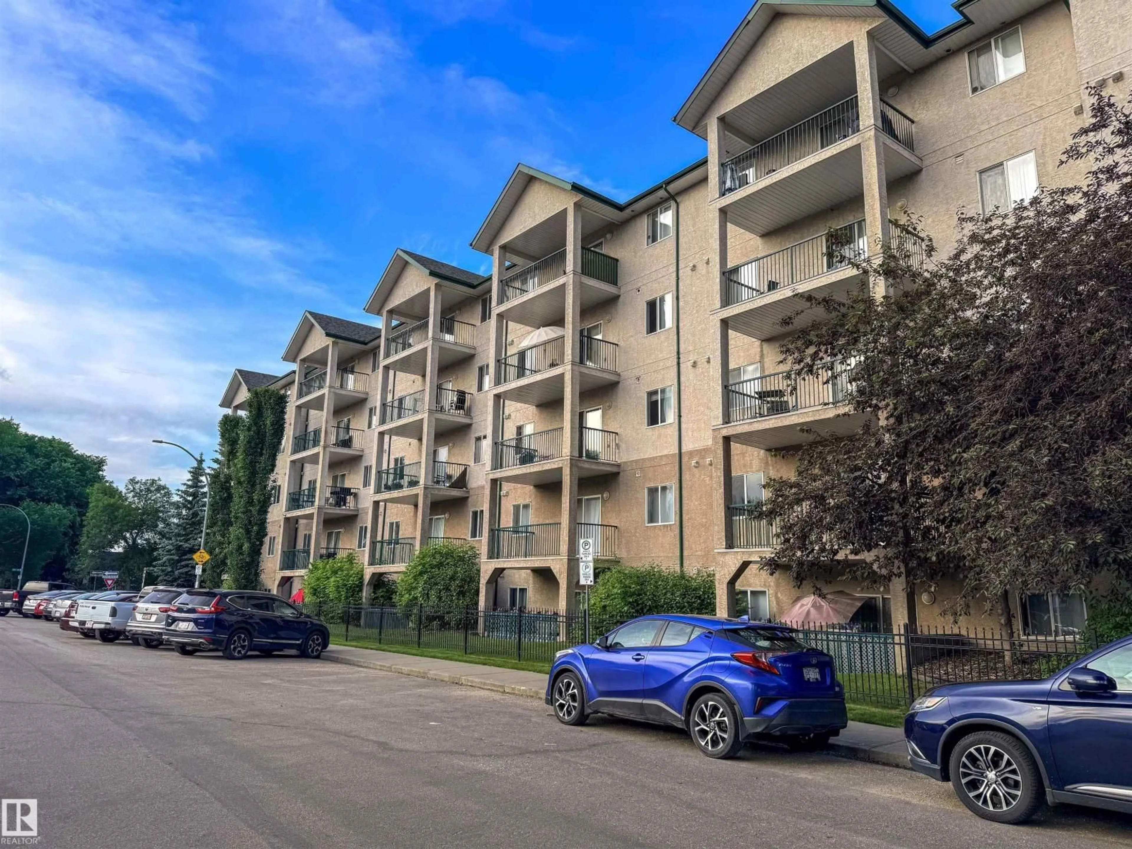 A pic from outside/outdoor area/front of a property/back of a property/a pic from drone, street for 515 - 11325 83 ST, Edmonton Alberta T5B4W5