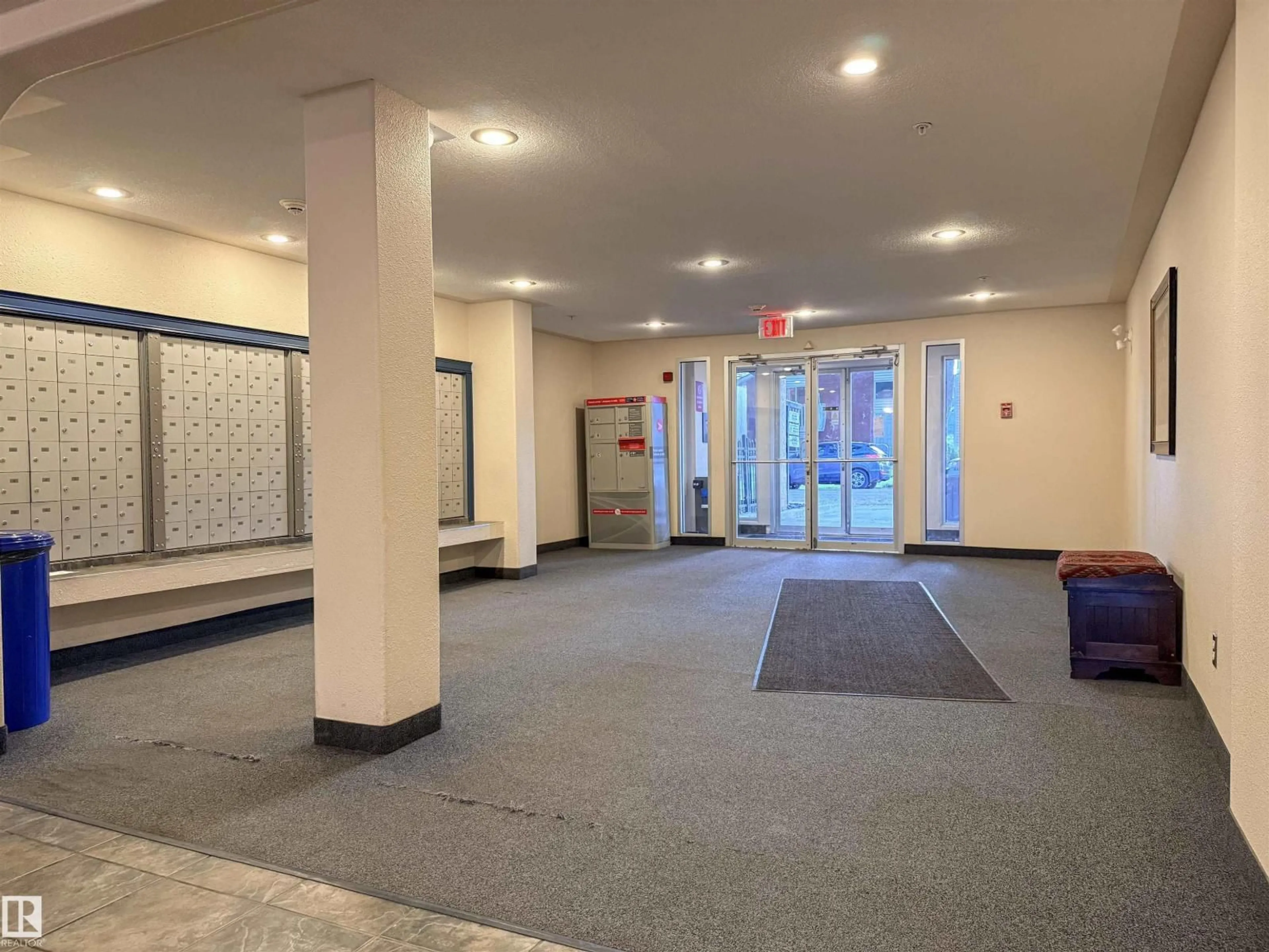Indoor foyer for 515 - 11325 83 ST, Edmonton Alberta T5B4W5