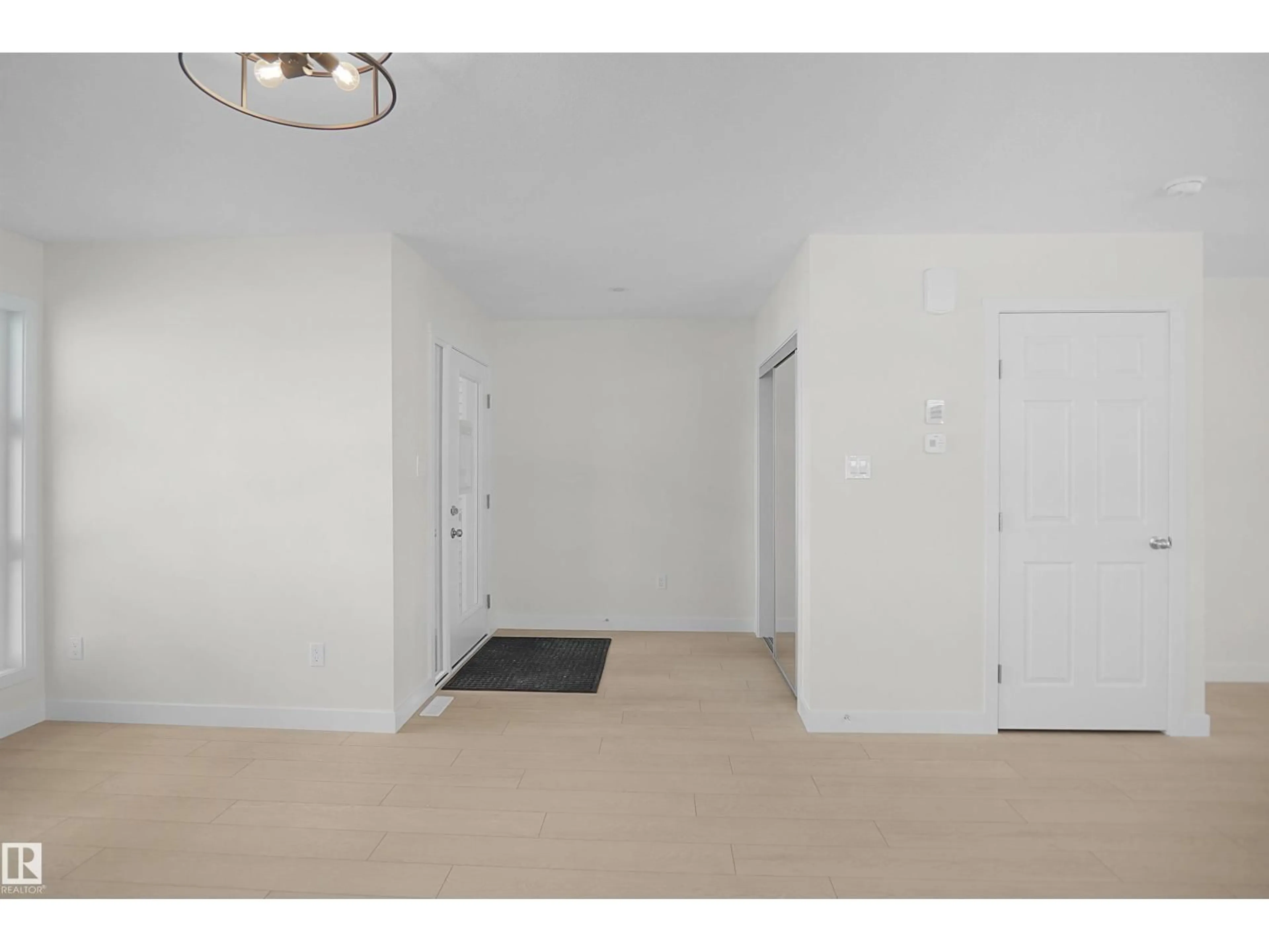 Unknown for 19492 21 AV, Edmonton Alberta T6M3M5