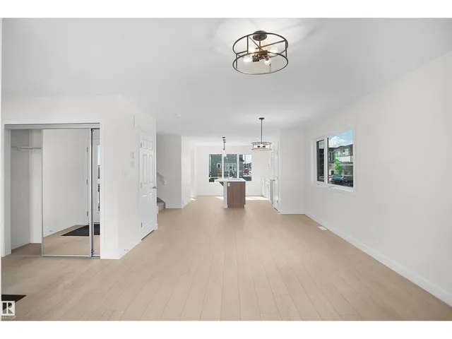 19492 21 AV, Edmonton 5