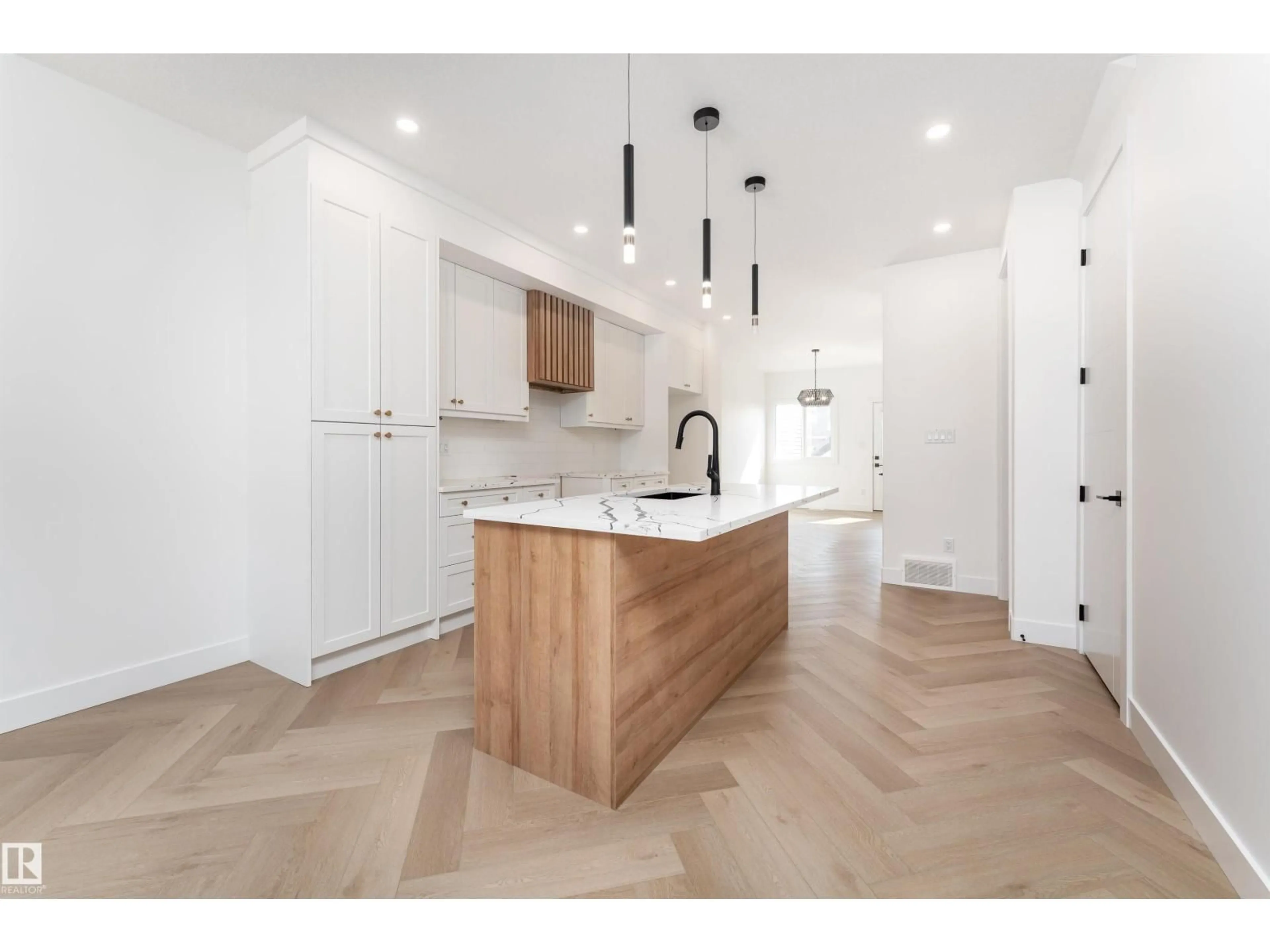Open concept kitchen, unknown for 533 ROBINSON BV, Leduc Alberta T9E1P8