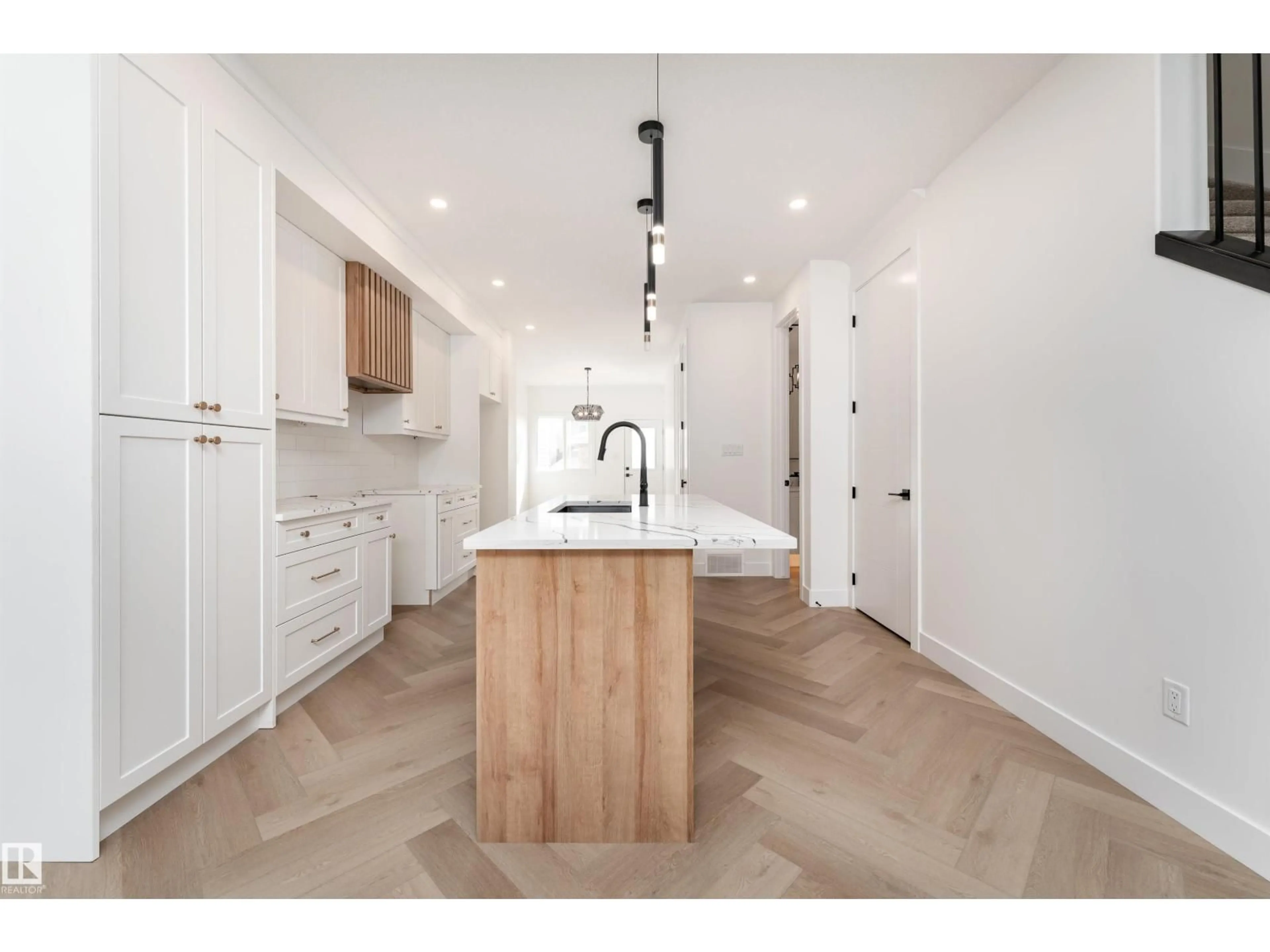 Open concept kitchen, unknown for 533 ROBINSON BV, Leduc Alberta T9E1P8