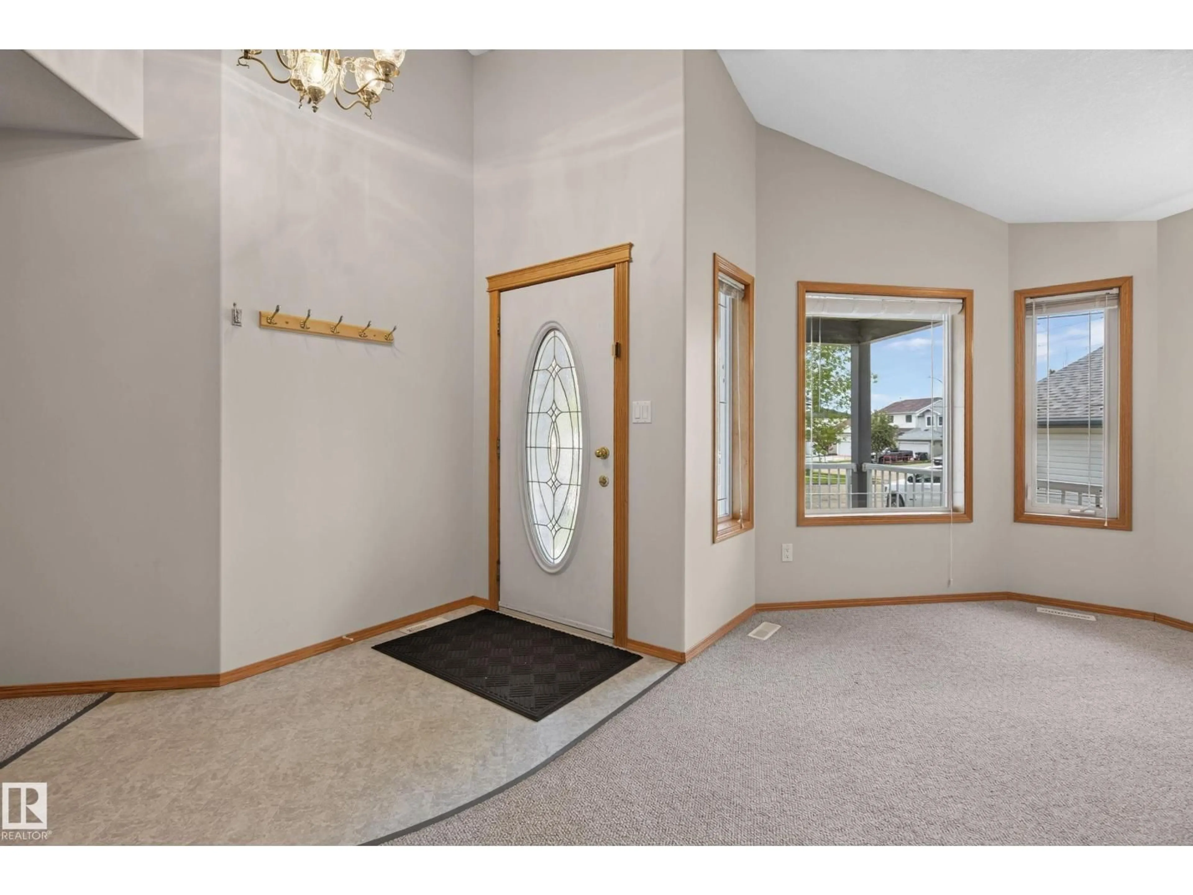 Indoor entryway for 475 HIGHWOOD BV, Devon Alberta T9G2G4