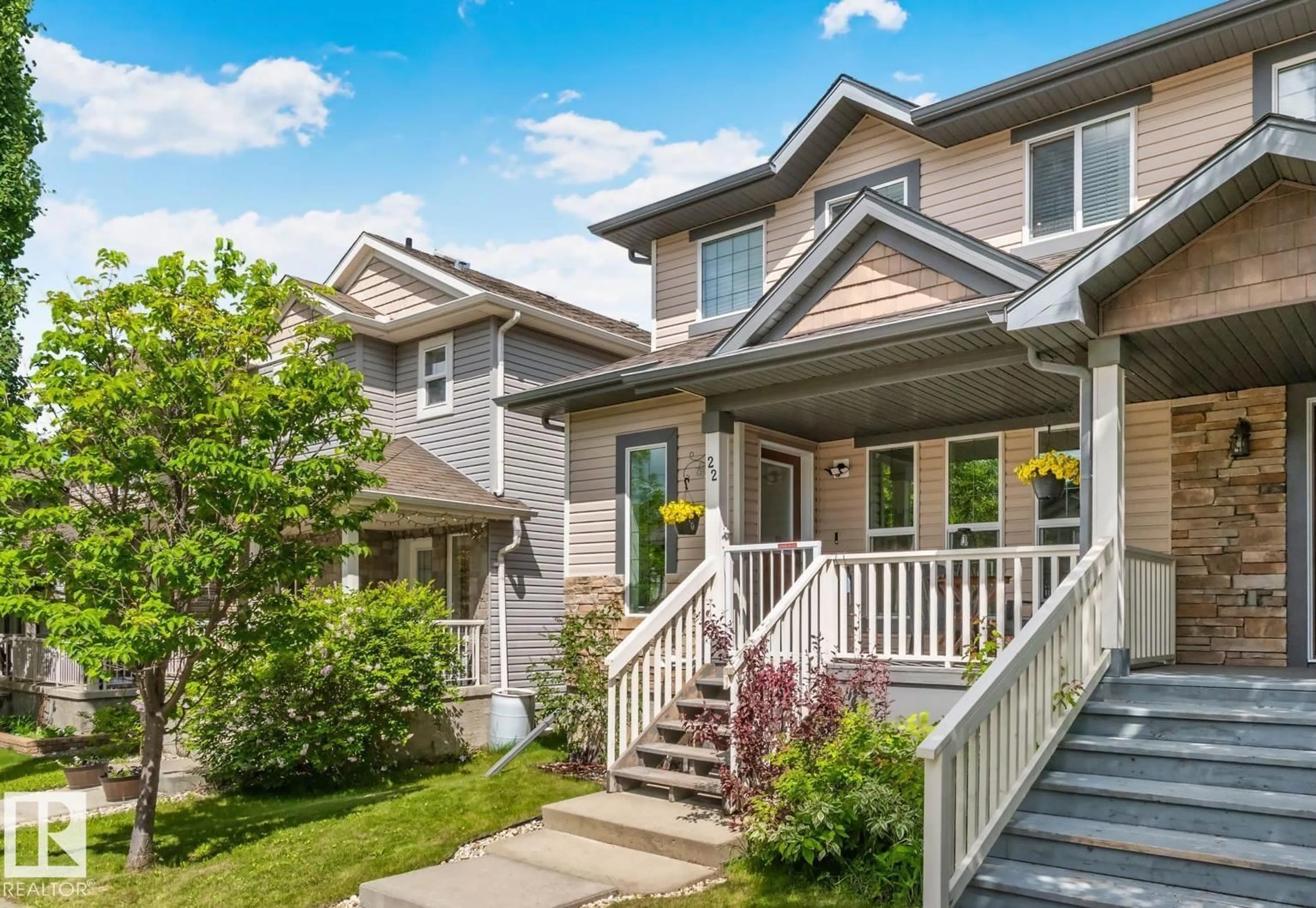 Home with vinyl exterior material, street for 22 VIVIAN WY, Spruce Grove Alberta T7X0G9