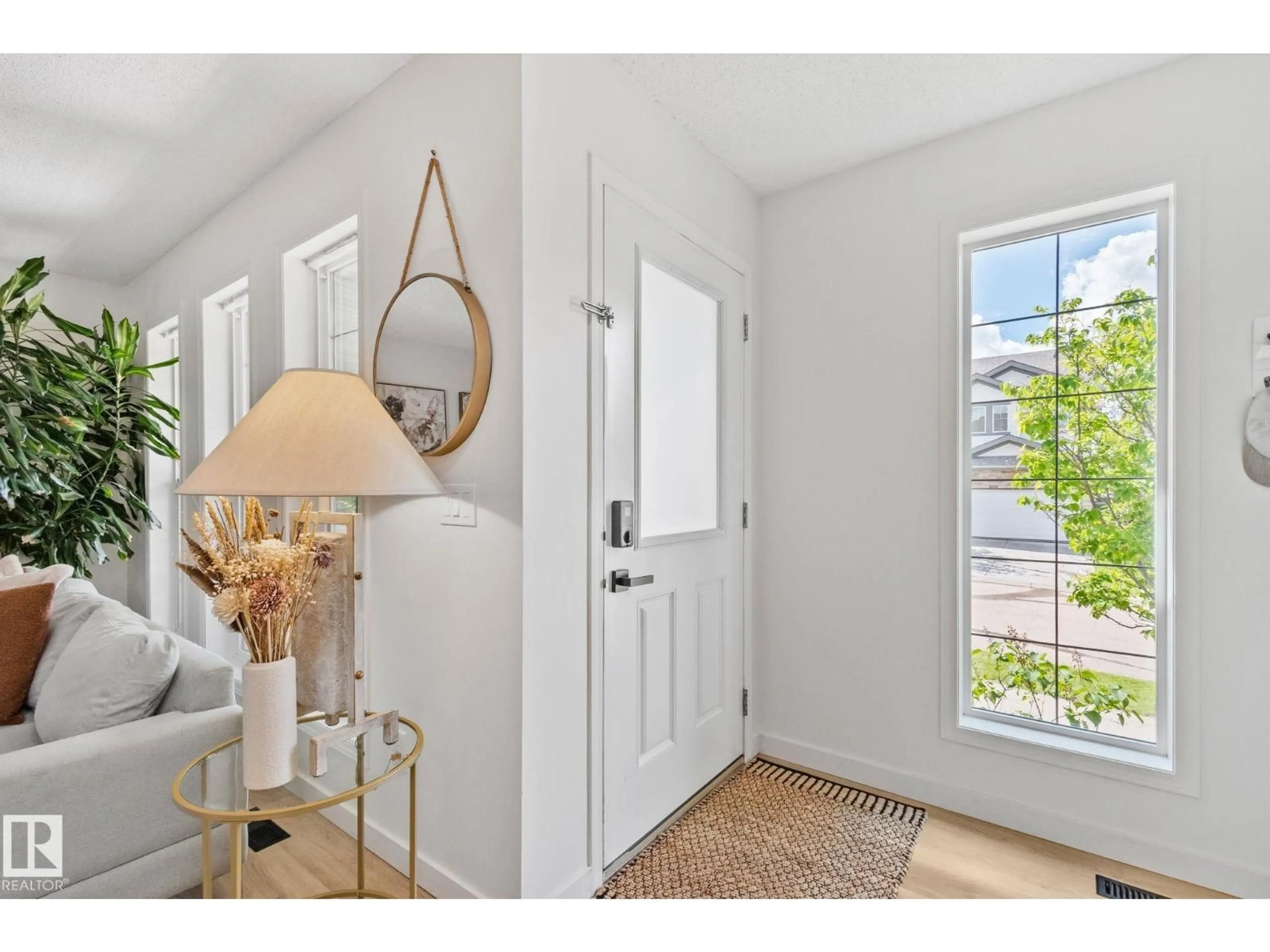 Indoor entryway for 22 VIVIAN WY, Spruce Grove Alberta T7X0G9