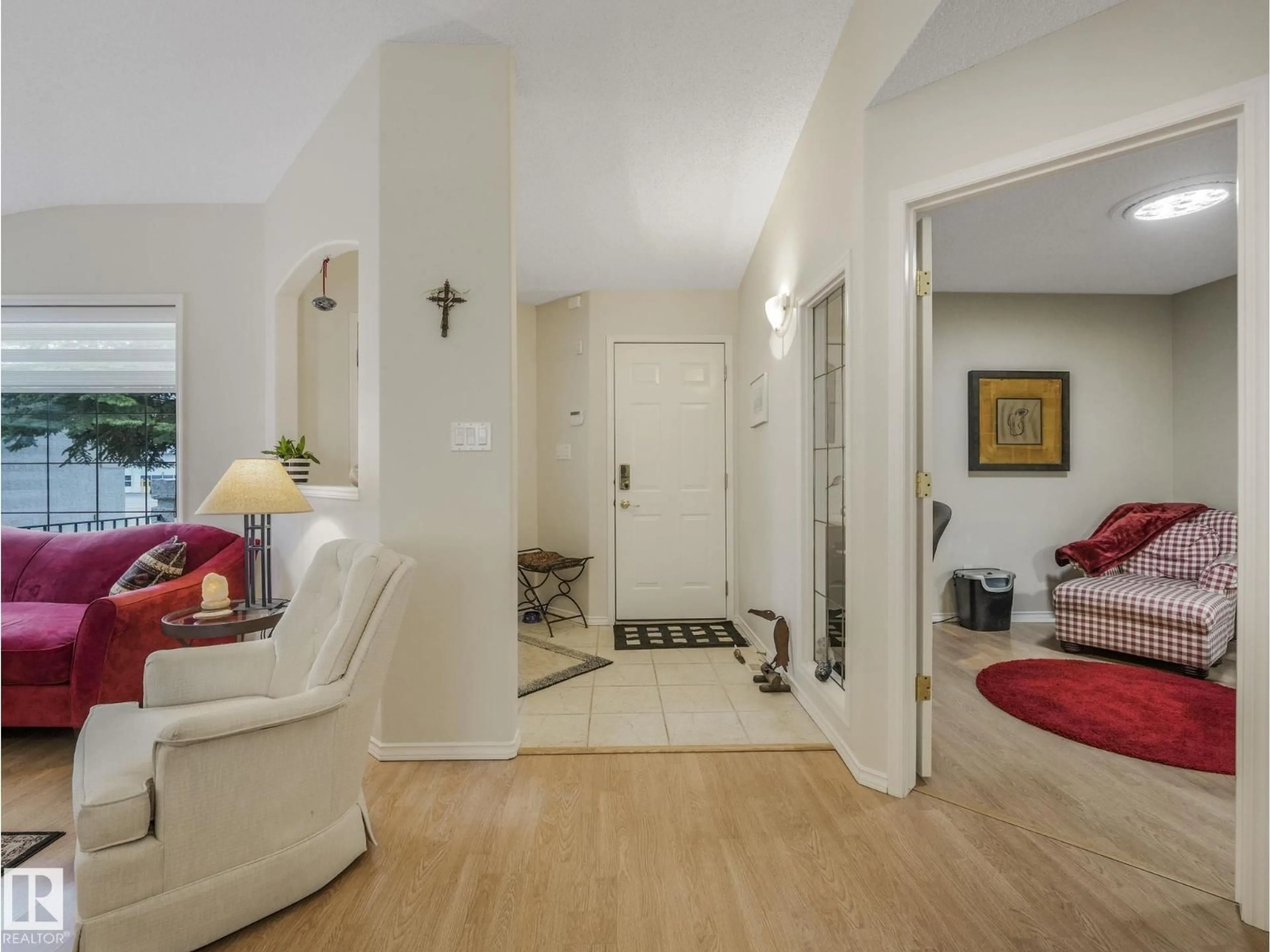 Indoor entryway for 122 HADDOW CL, Edmonton Alberta T6R2P8