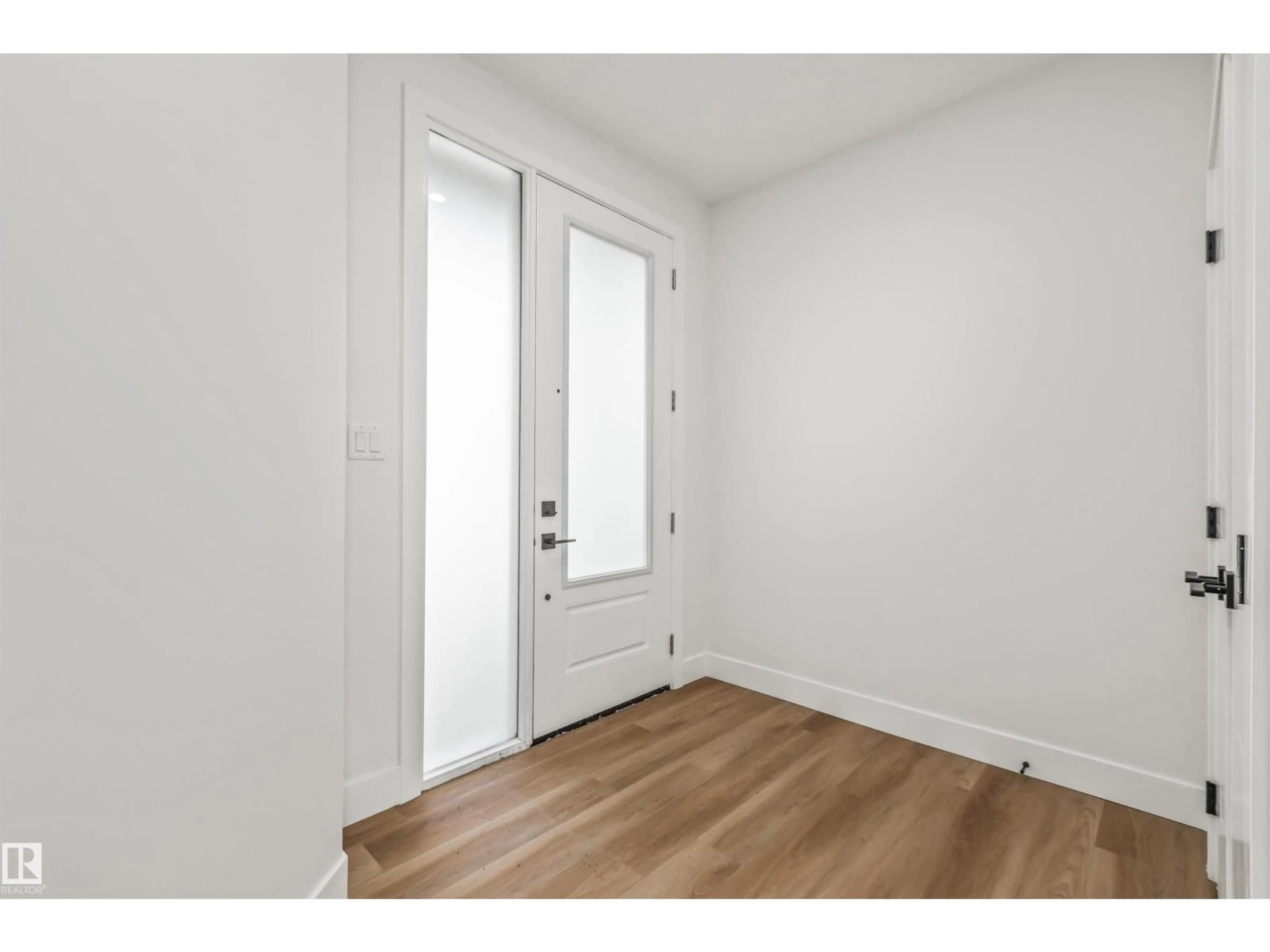 Indoor entryway for 178 ELLIOTT WD, Fort Saskatchewan Alberta T8L1V1