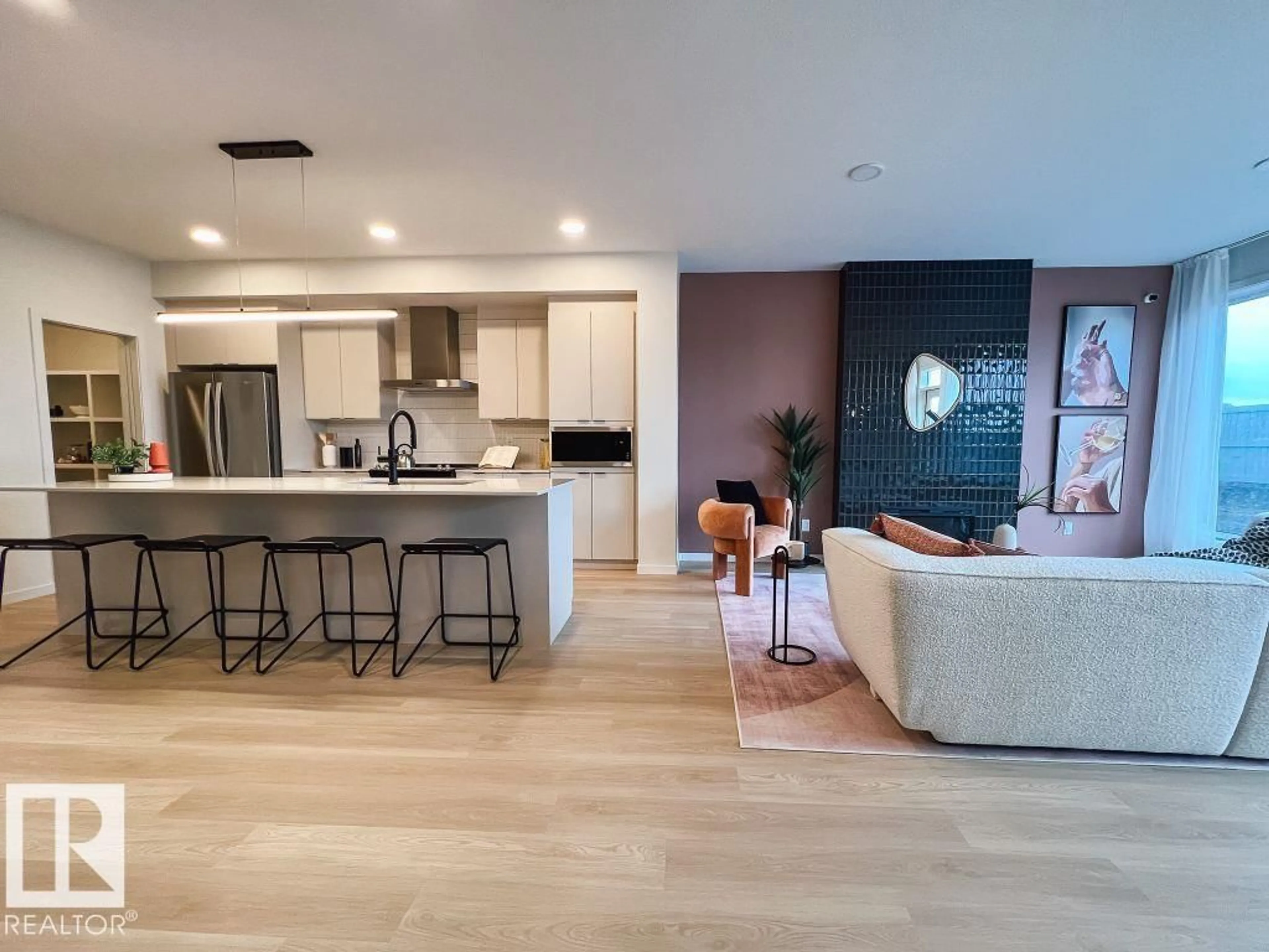 Open concept kitchen, unknown for 1564 KESWICK DR, Edmonton Alberta T6W5R8